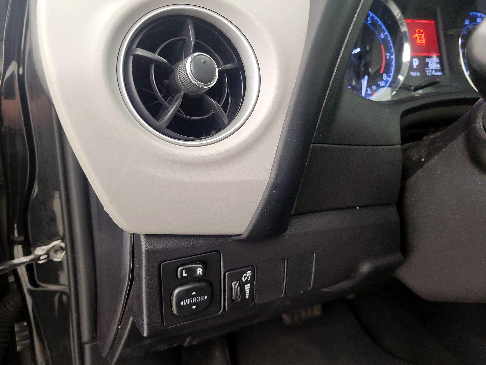 Thumbnail: 2017 Toyota Corolla - 13