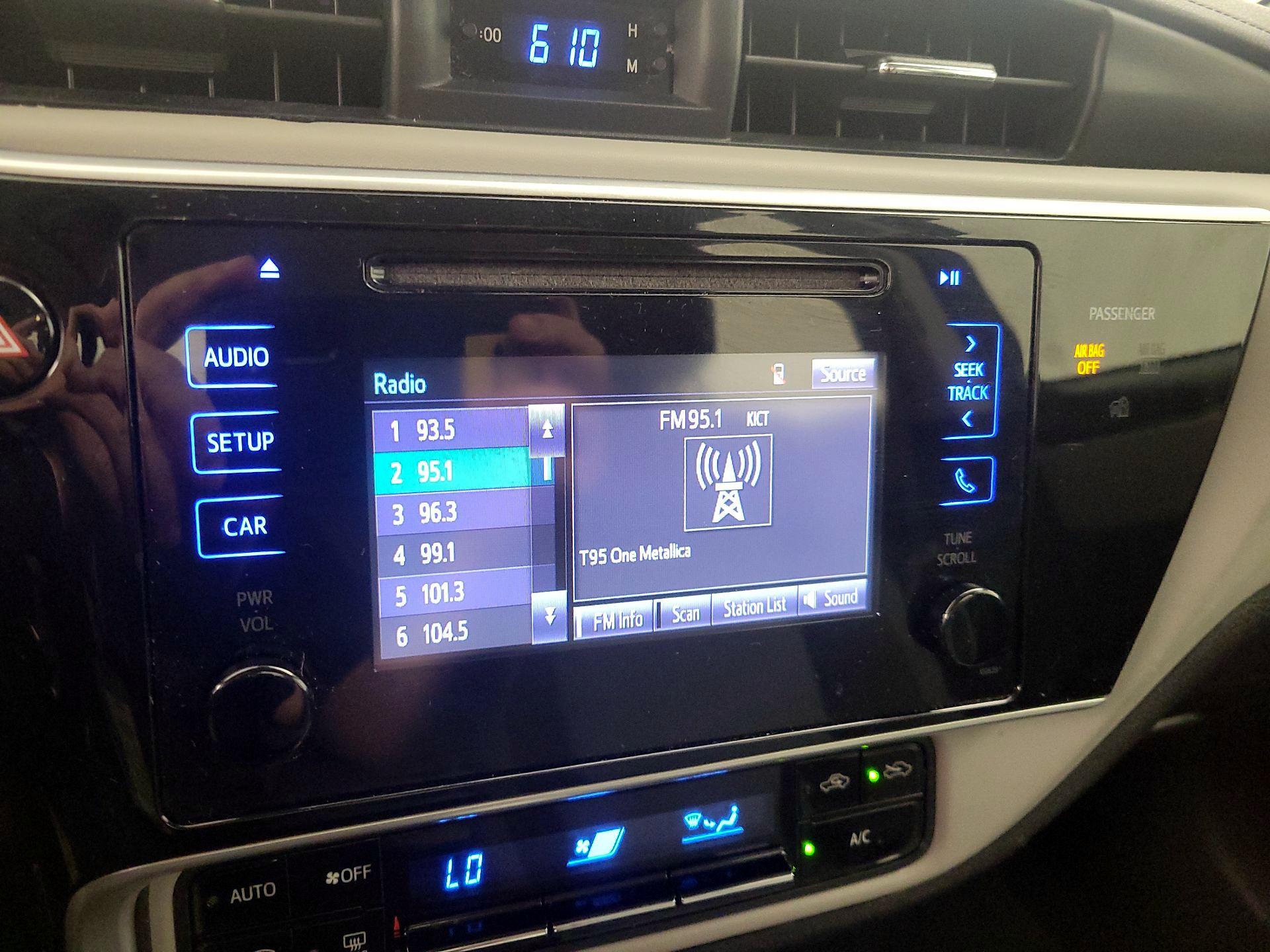 Thumbnail: 2017 Toyota Corolla - 15