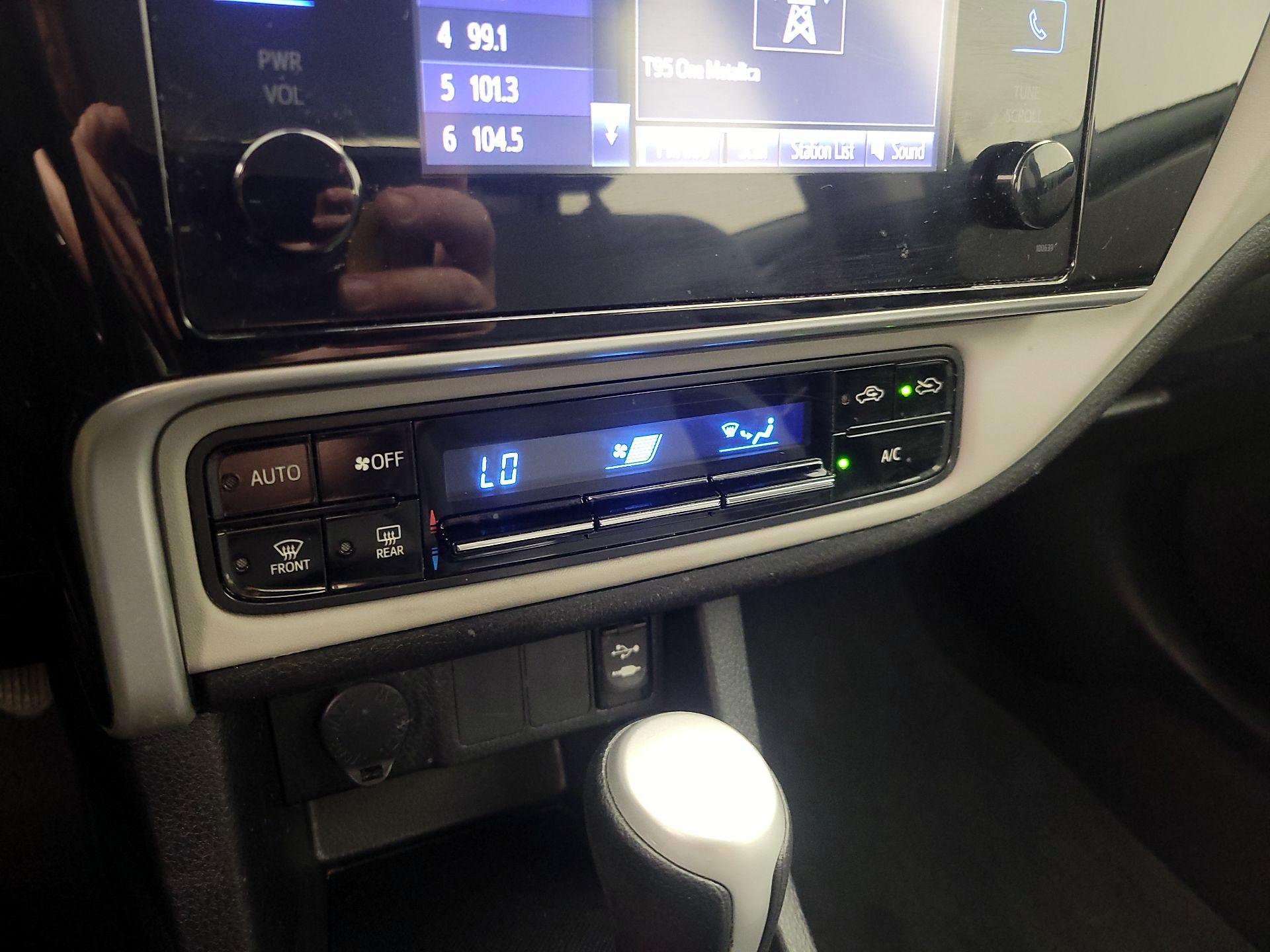 Thumbnail: 2017 Toyota Corolla - 16