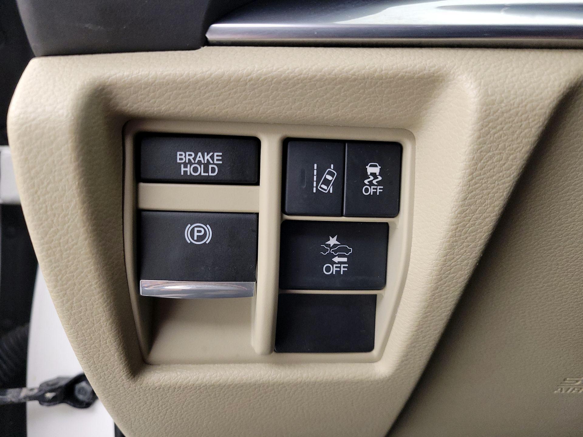 Thumbnail: 2018 Acura MDX - 13