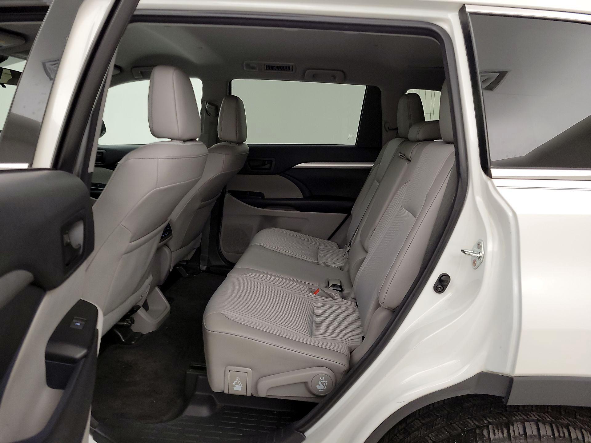 Thumbnail: 2018 Toyota Highlander - 19