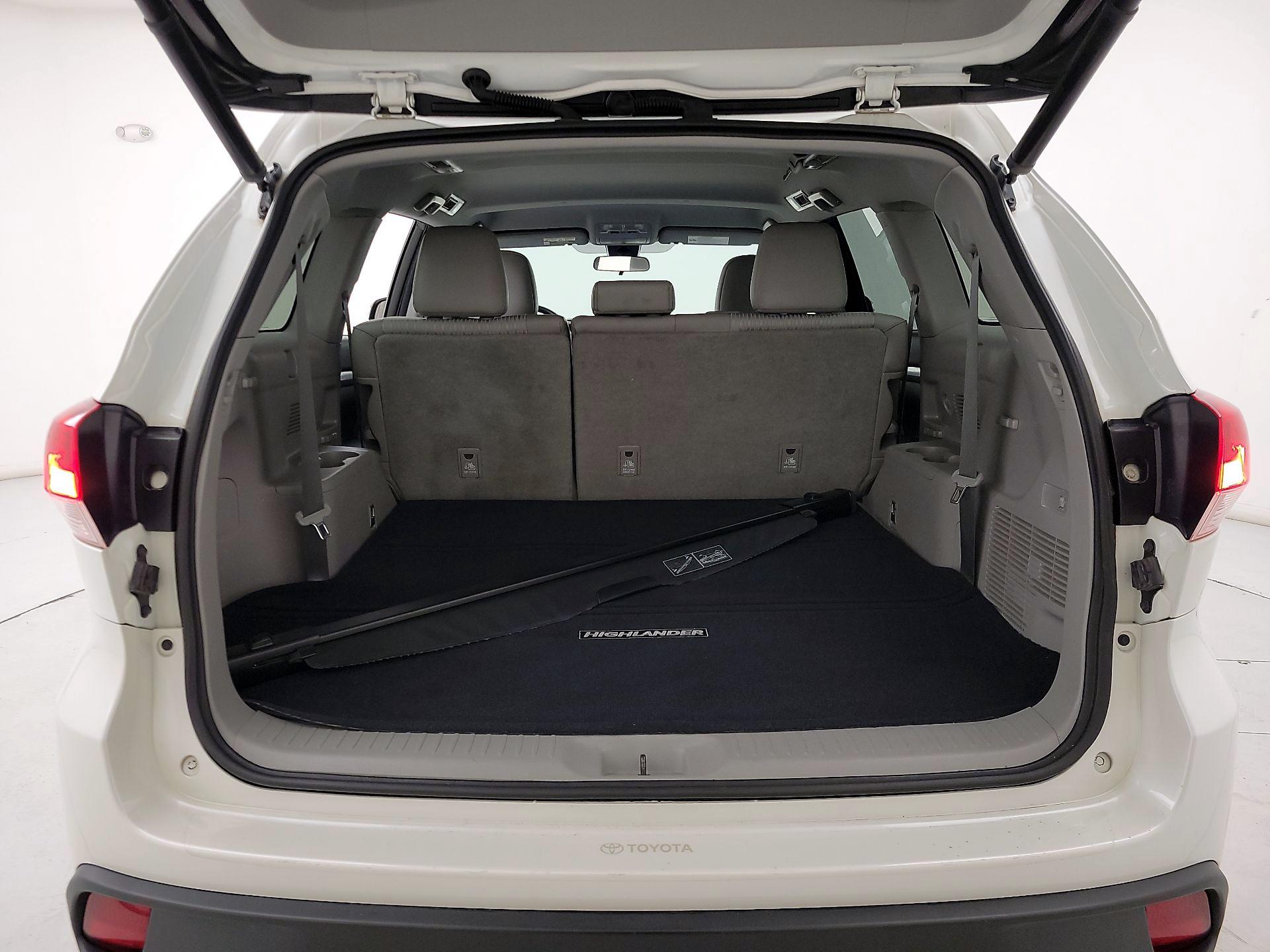 Thumbnail: 2018 Toyota Highlander - 20