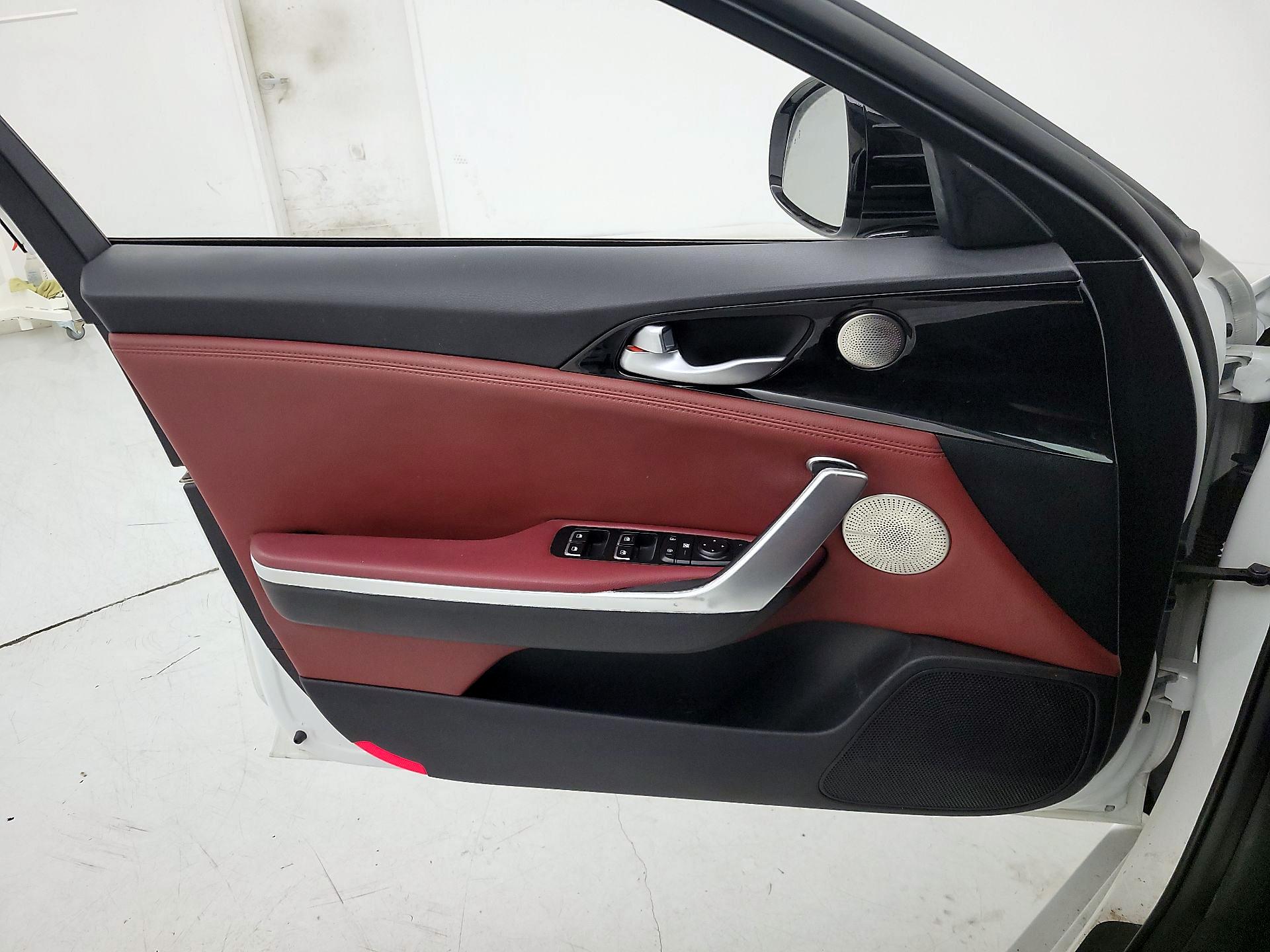 Thumbnail: 2021 Kia Stinger - 12