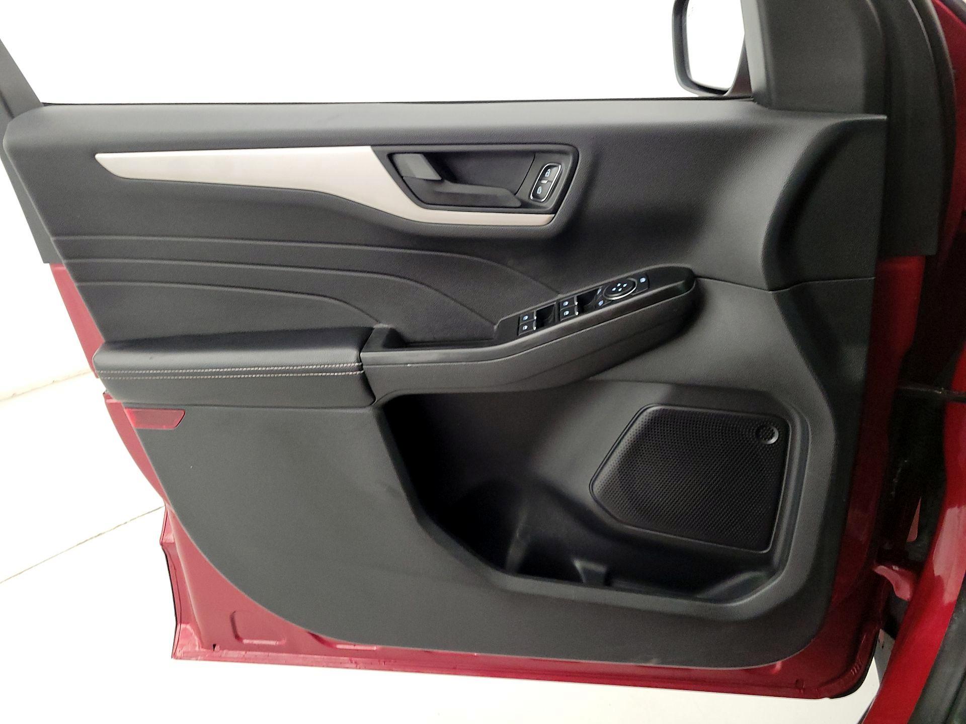 Thumbnail: 2022 Ford Escape - 12