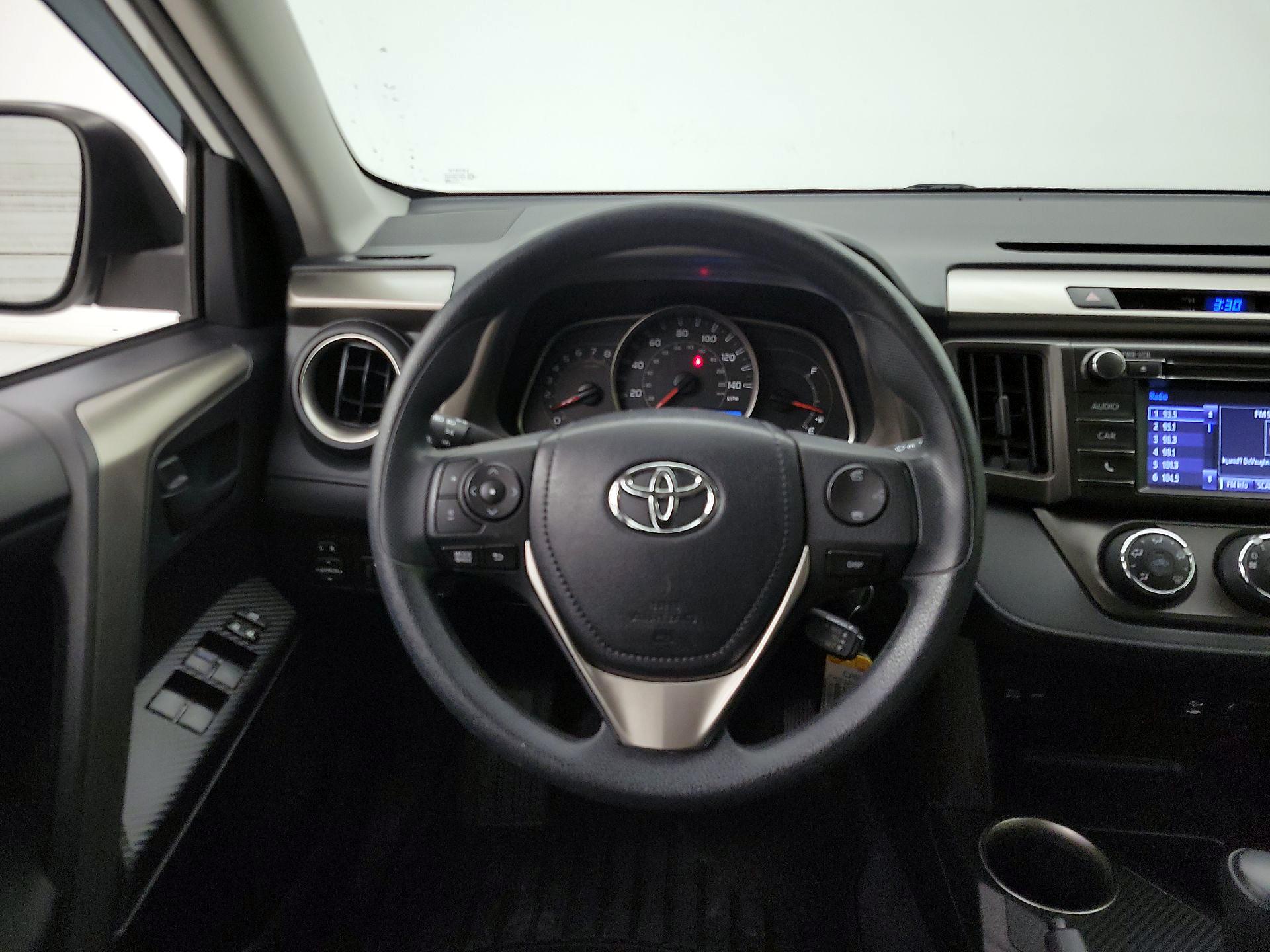Thumbnail: 2015 Toyota RAV4 - 10