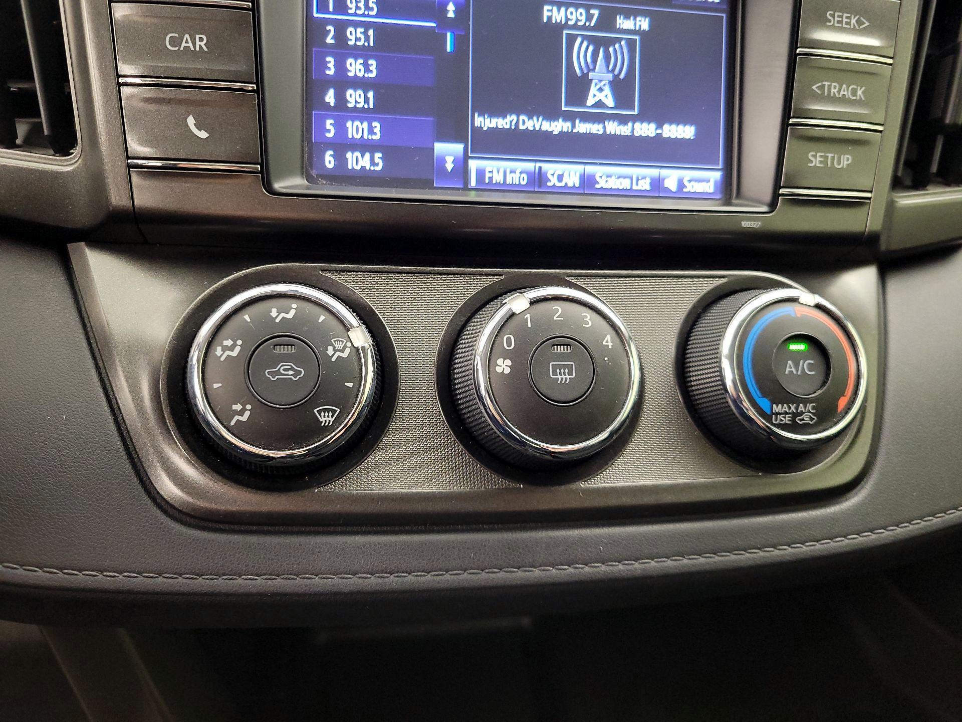 Thumbnail: 2015 Toyota RAV4 - 16