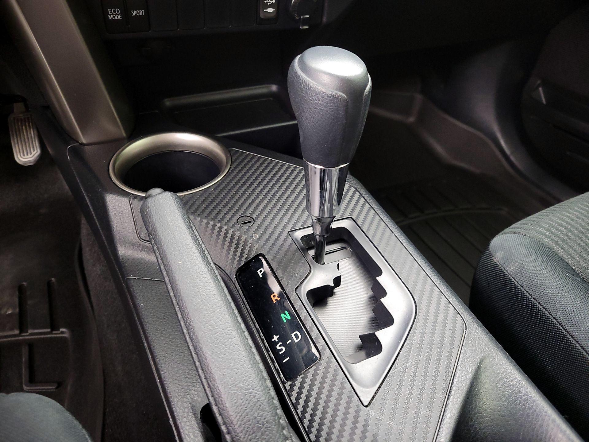 Thumbnail: 2015 Toyota RAV4 - 17