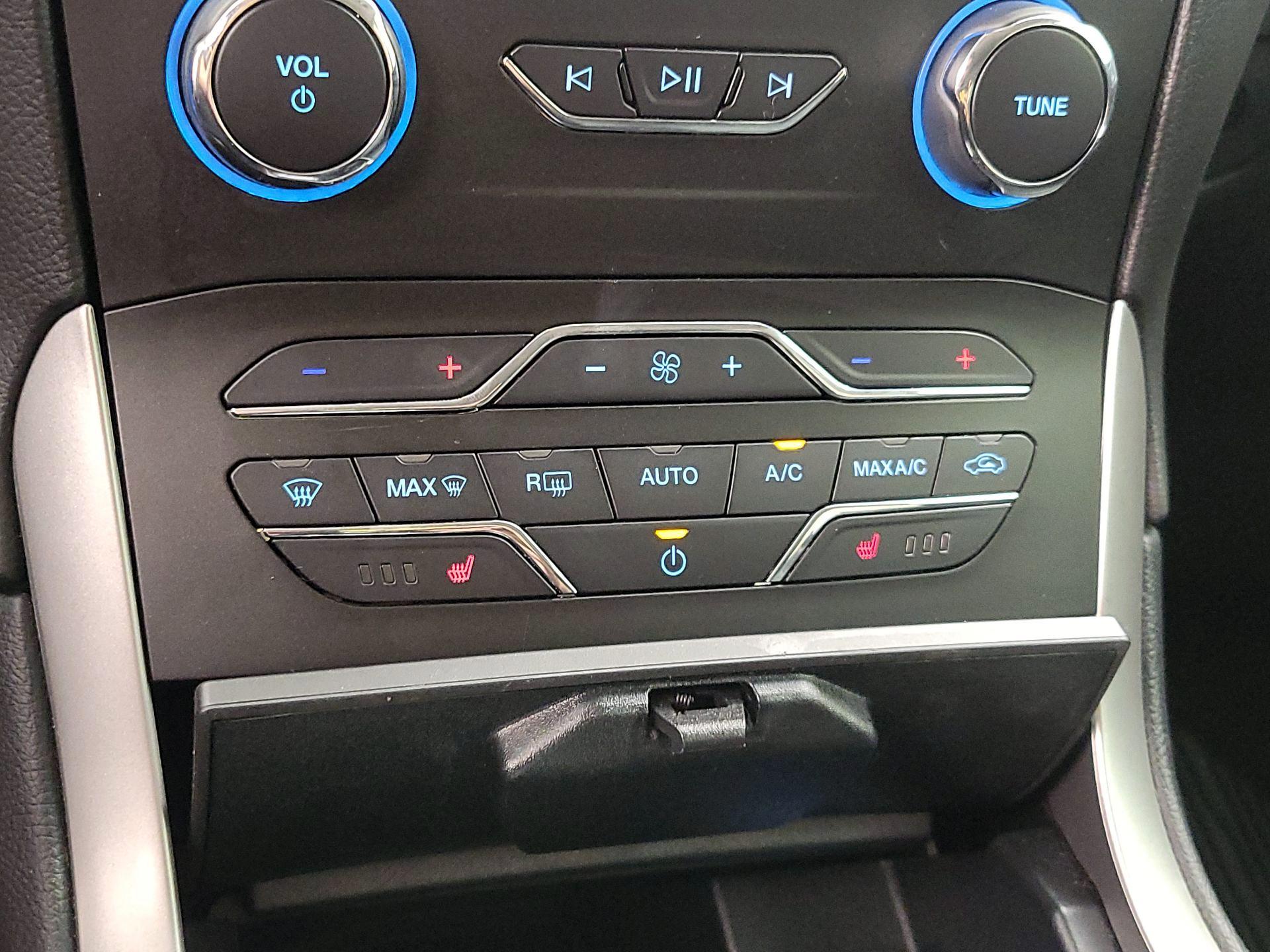 Thumbnail: 2019 Ford Edge - 16