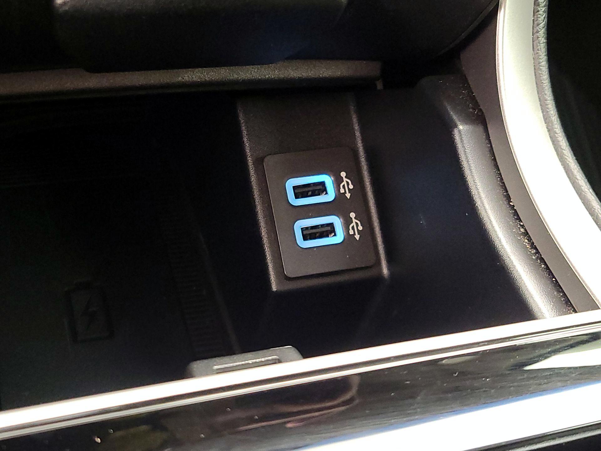 Thumbnail: 2019 Ford Edge - 18