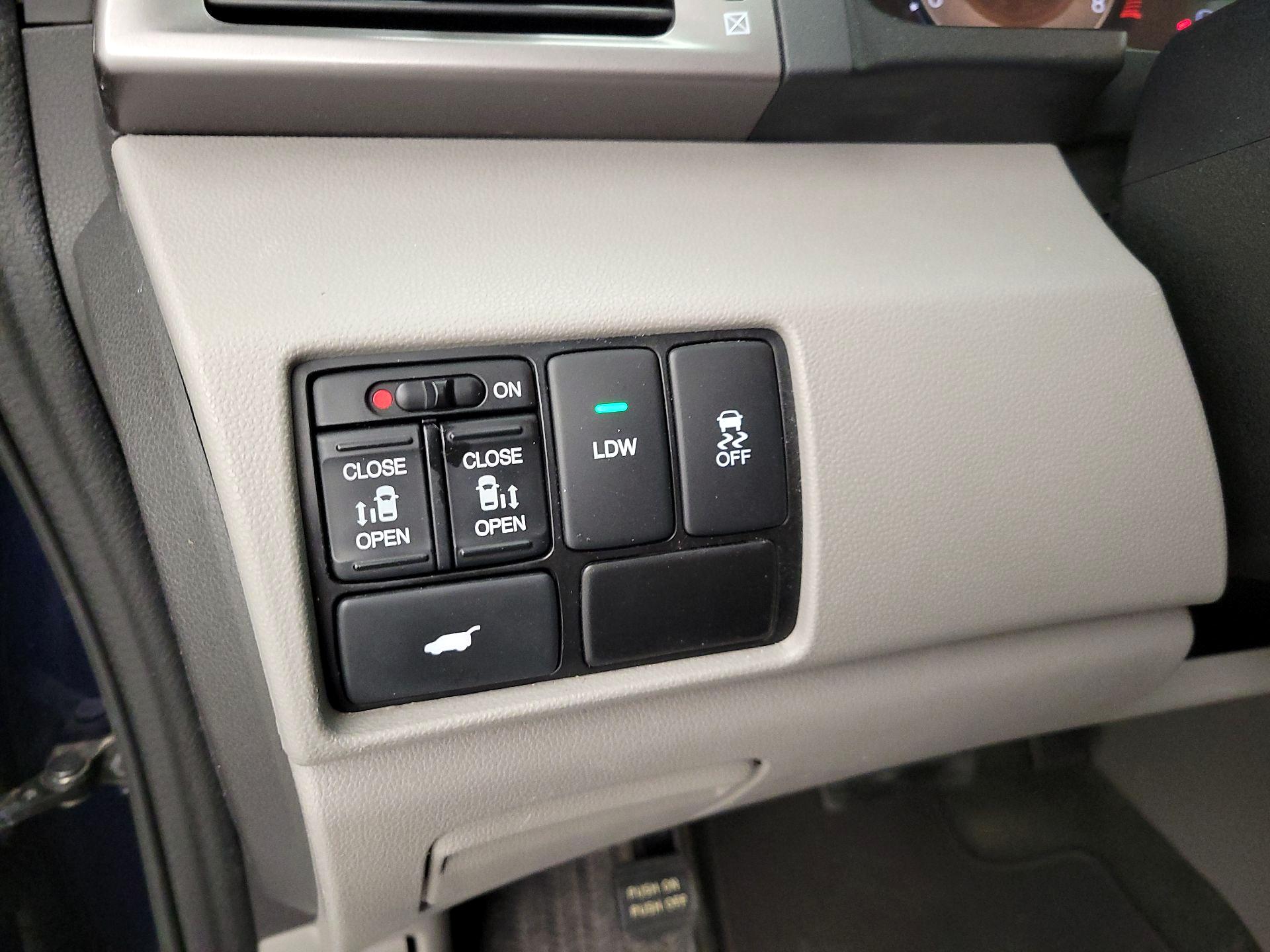 Thumbnail: 2015 Honda Odyssey - 13