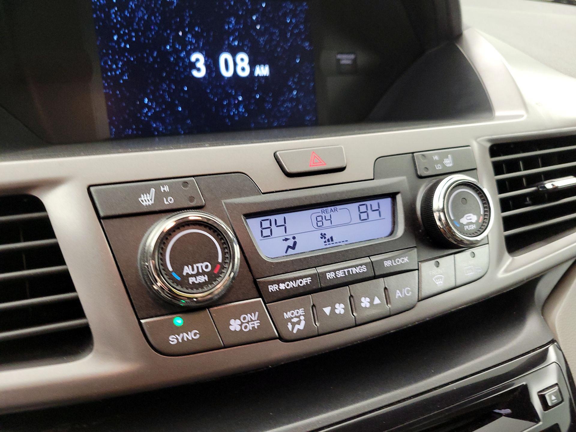 Thumbnail: 2015 Honda Odyssey - 16