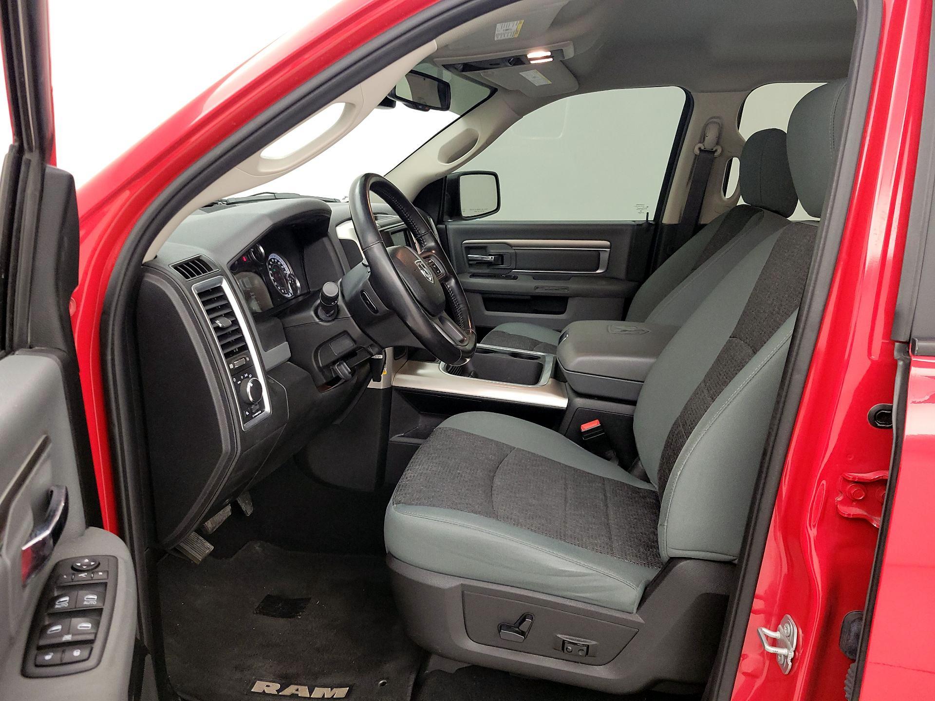 Thumbnail: 2020 RAM 1500 Classic - 11