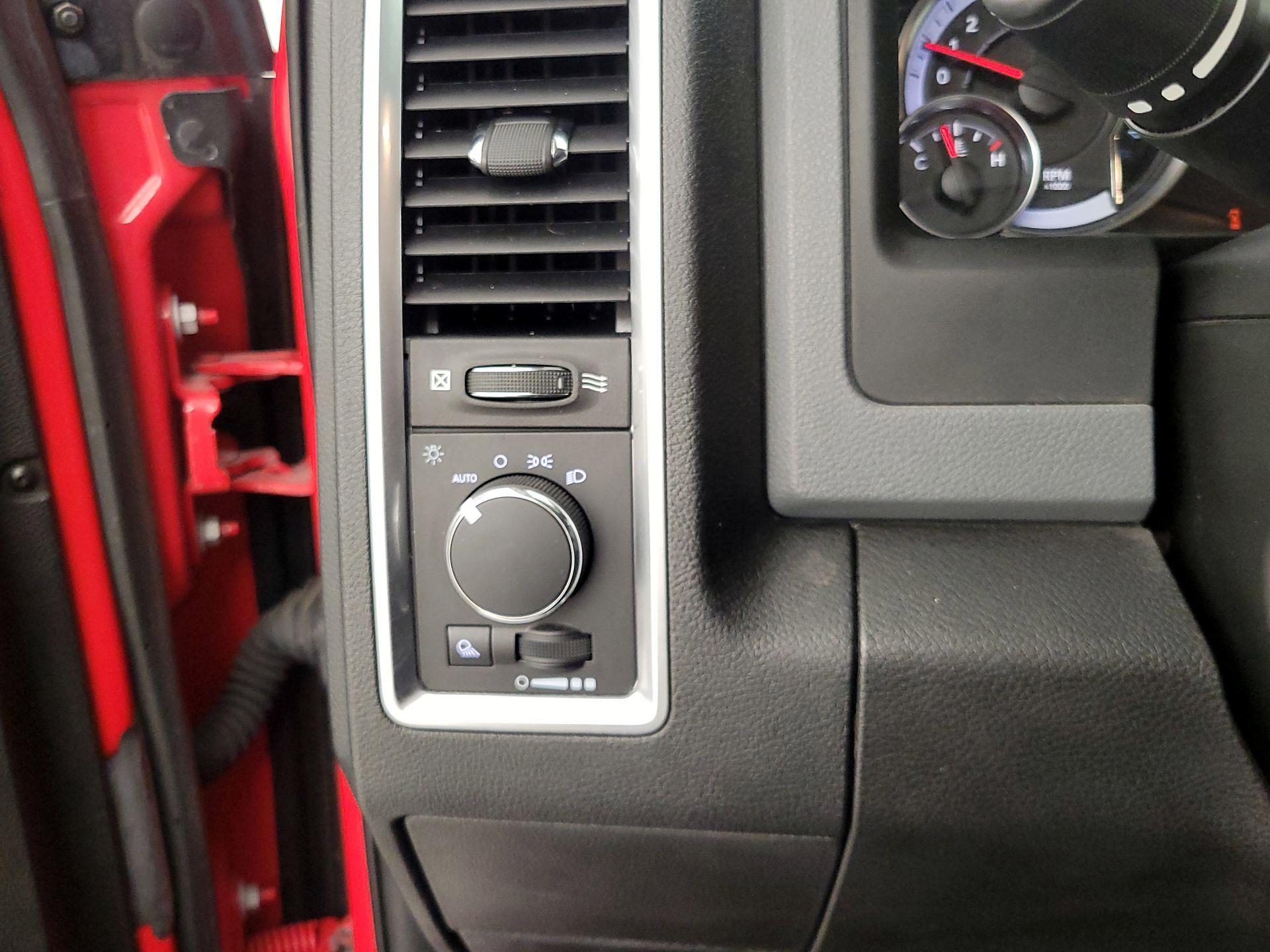 Thumbnail: 2020 RAM 1500 Classic - 13