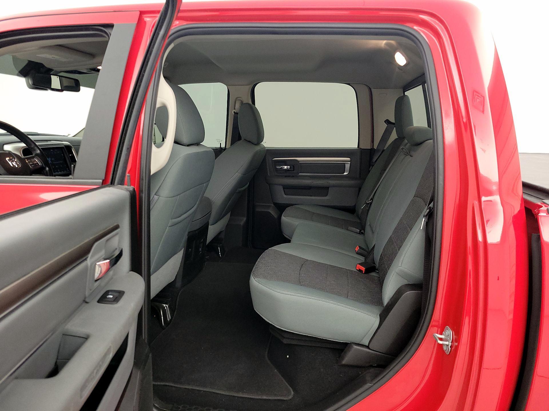 Thumbnail: 2020 RAM 1500 Classic - 19