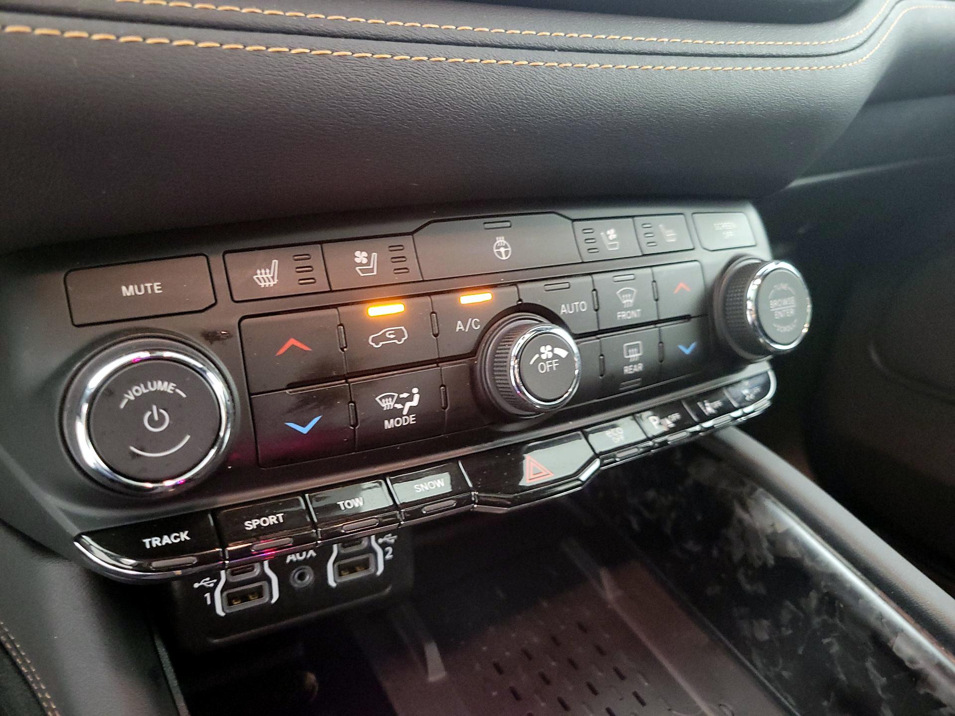 Thumbnail: 2025 Dodge Durango - 17