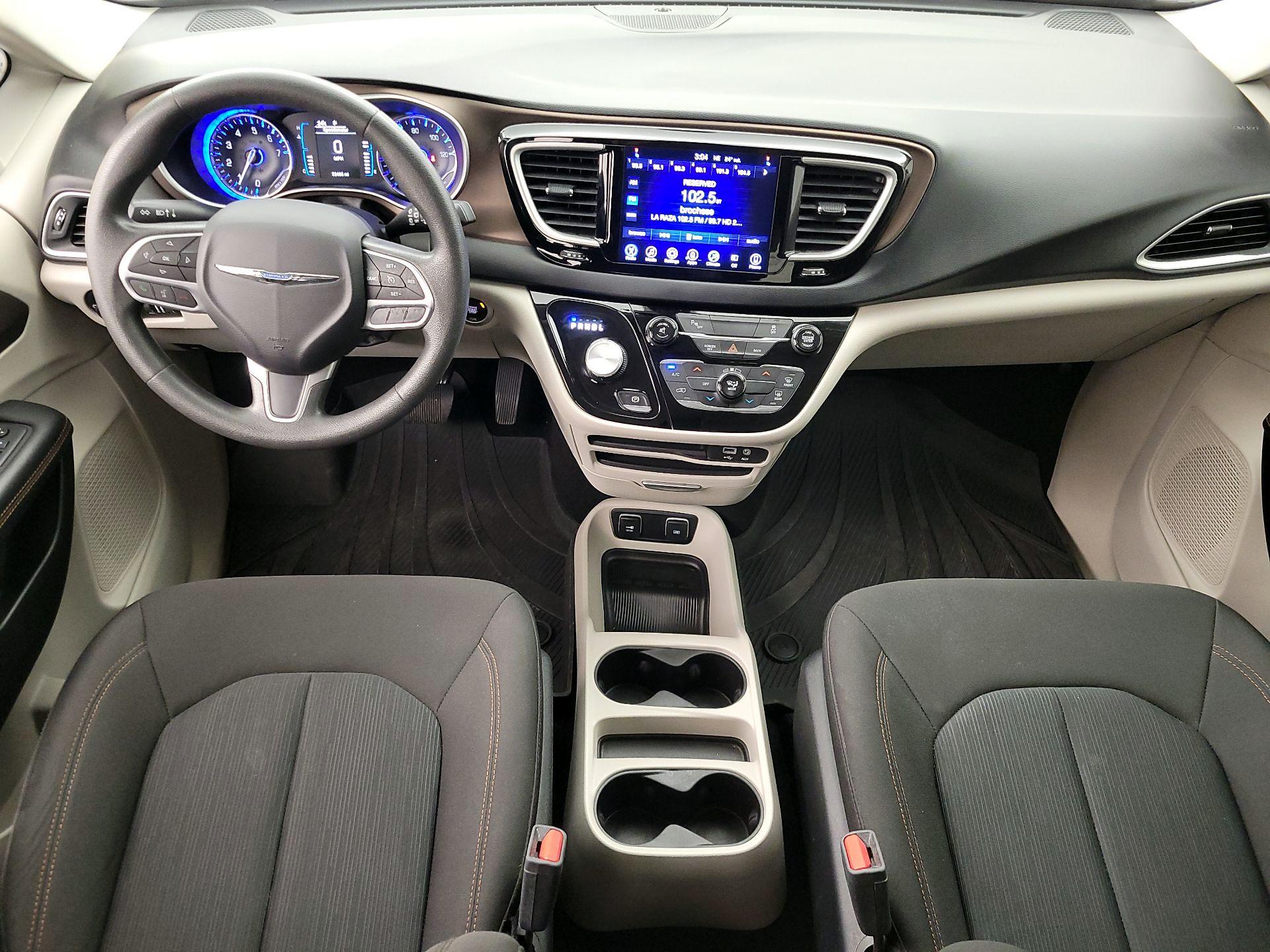 Thumbnail: 2017 Chrysler Pacifica - 9