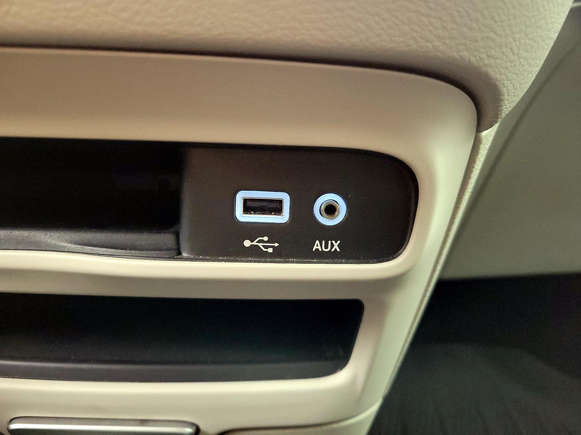 Thumbnail: 2017 Chrysler Pacifica - 18