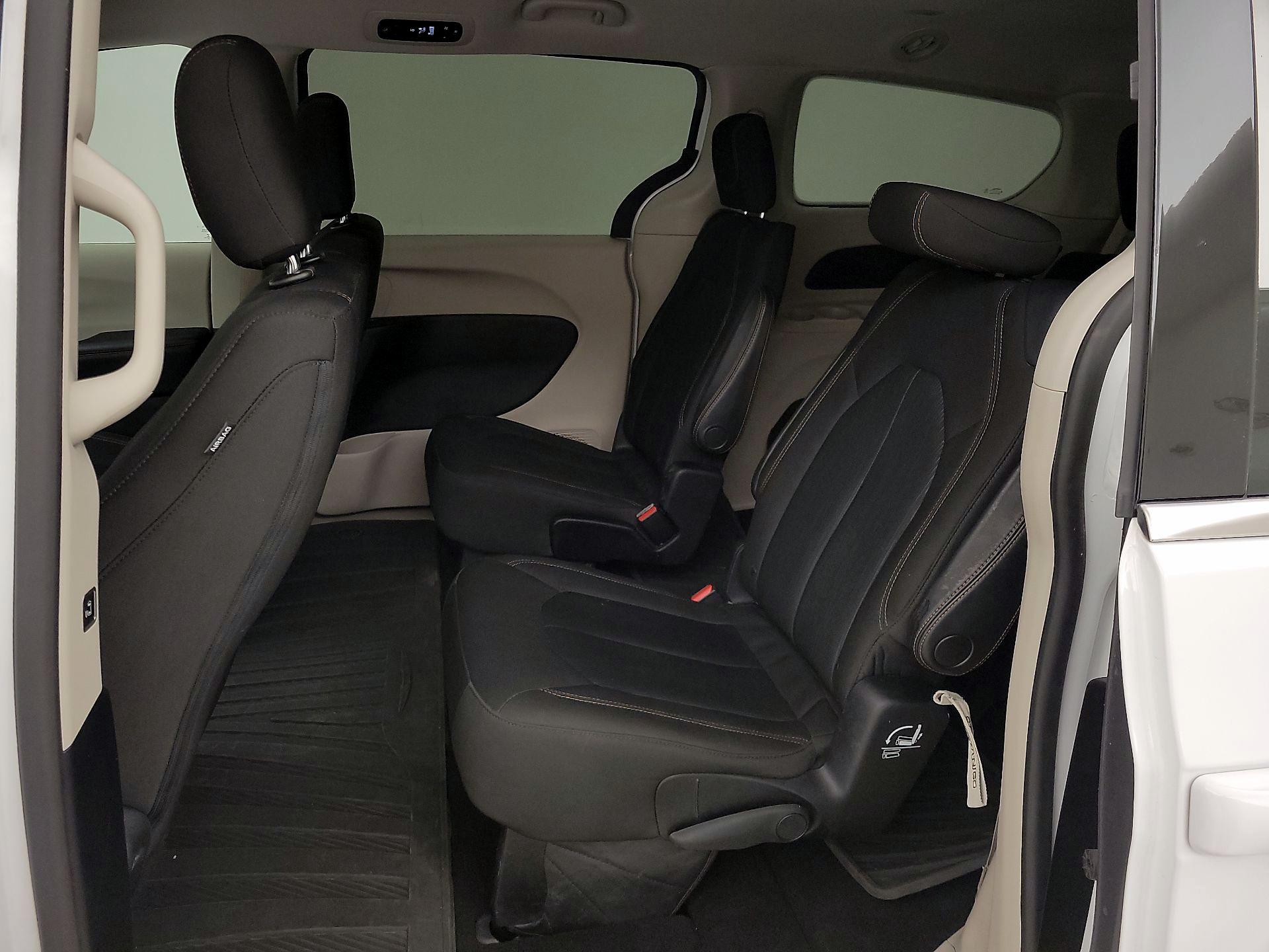 Thumbnail: 2017 Chrysler Pacifica - 19