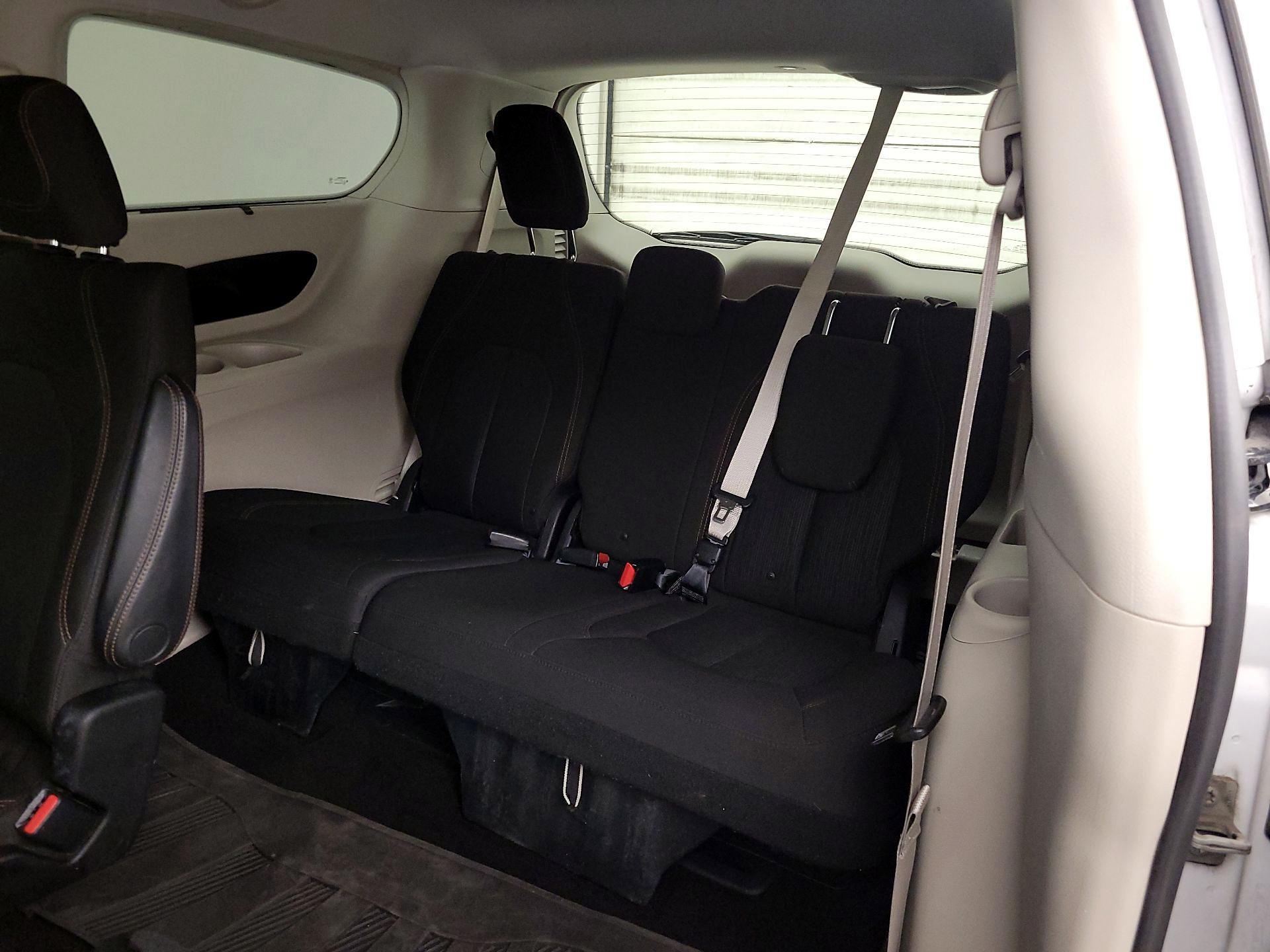 Thumbnail: 2017 Chrysler Pacifica - 20