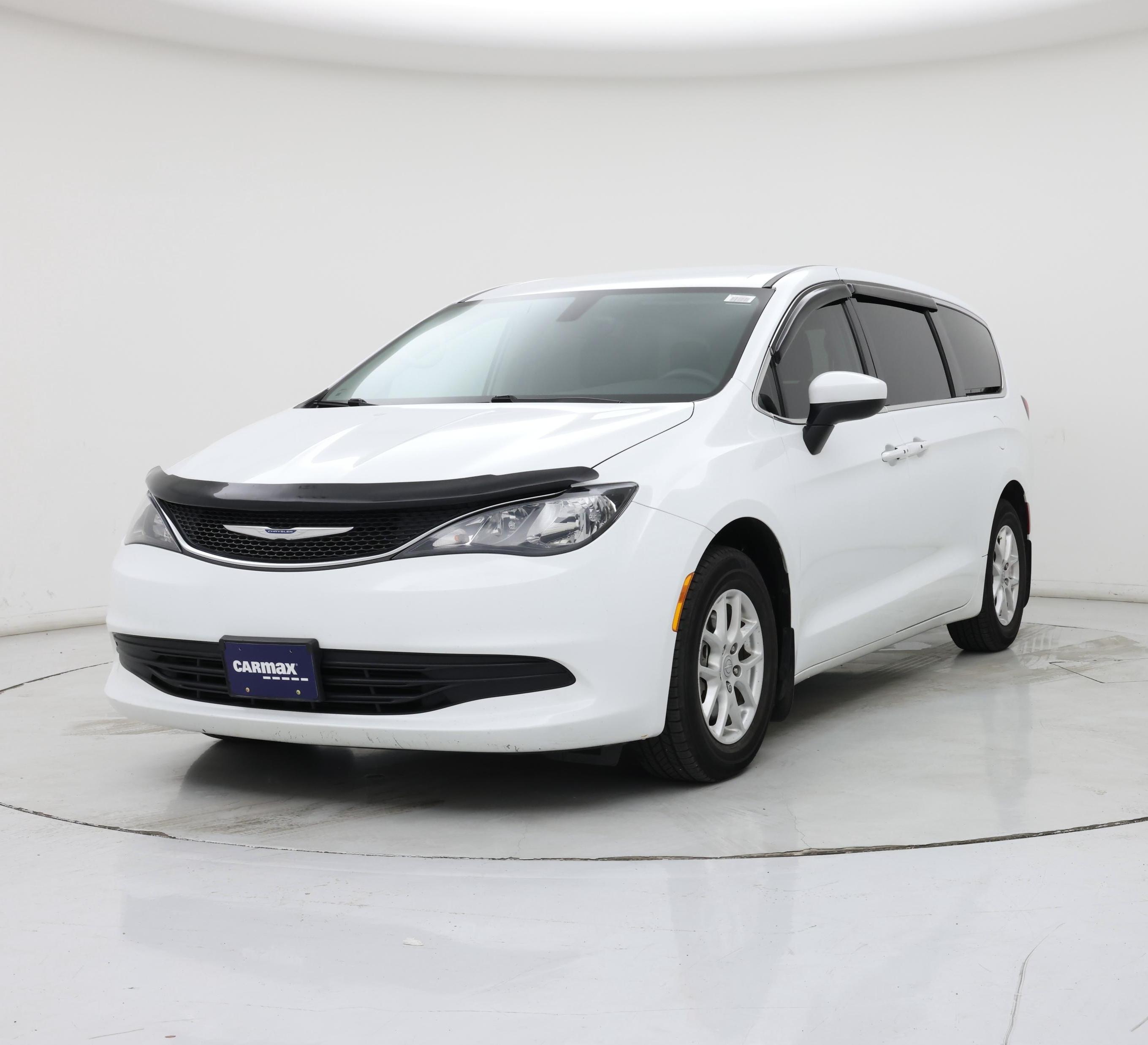 Thumbnail: 2017 Chrysler Pacifica - 4