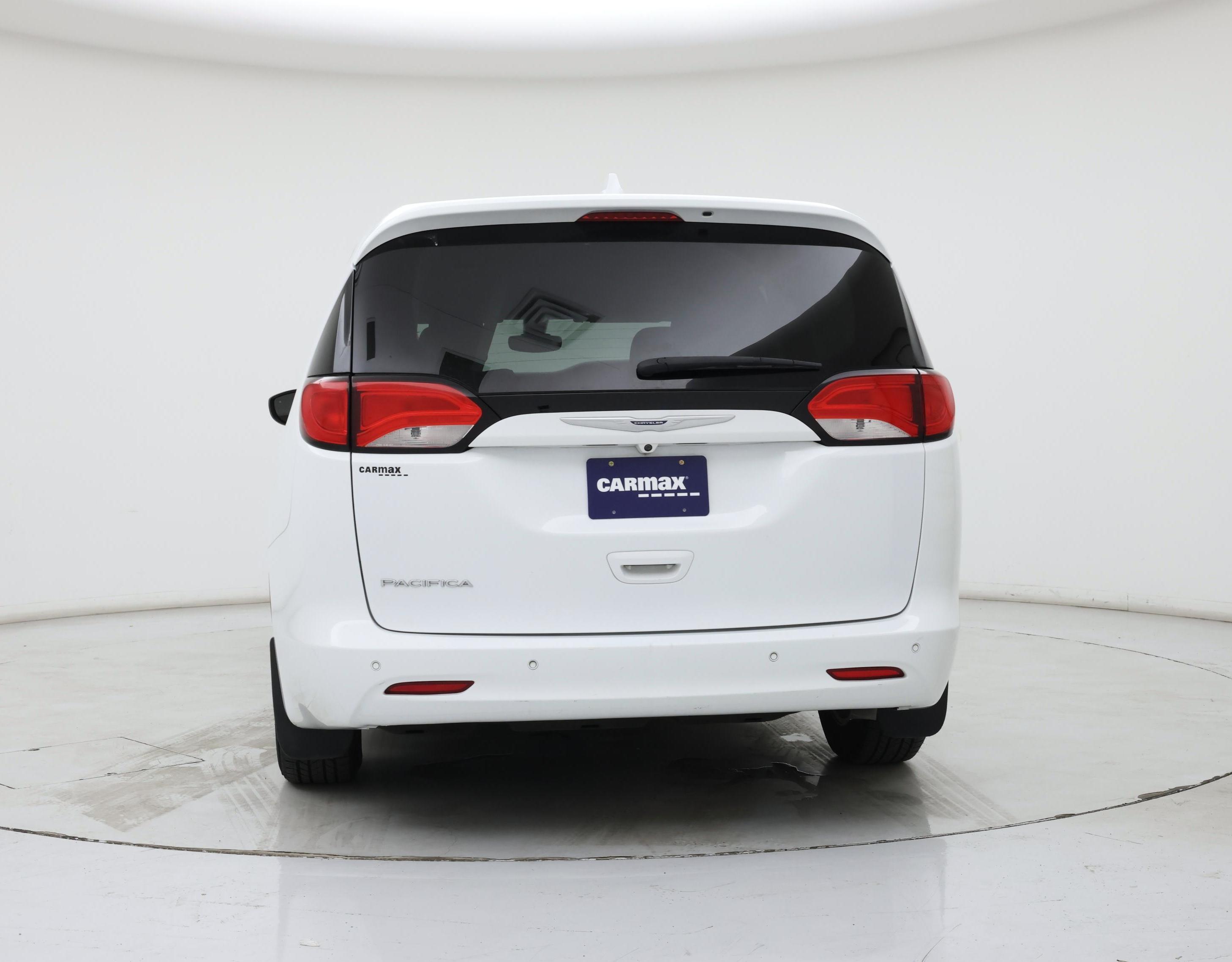 Thumbnail: 2017 Chrysler Pacifica - 6