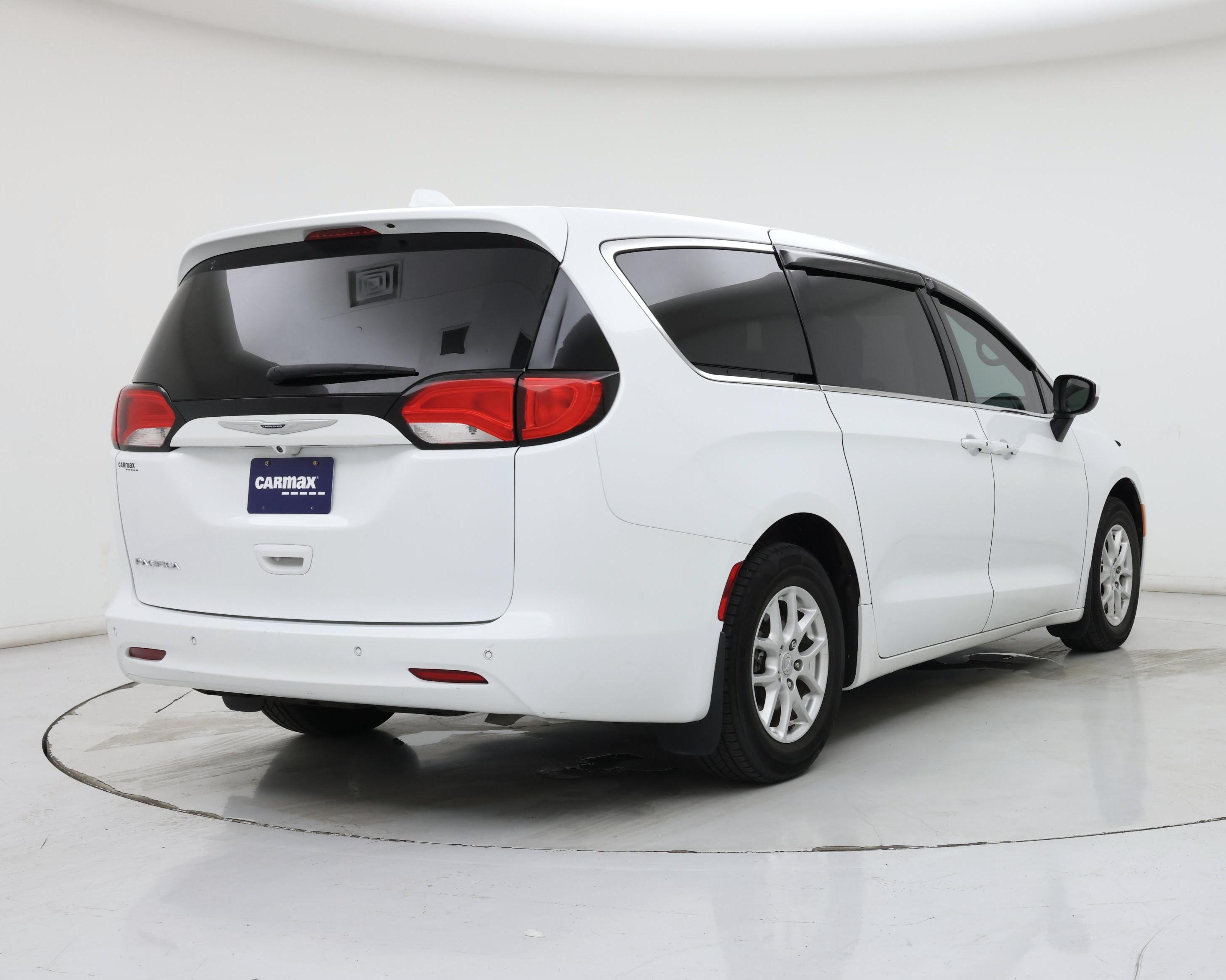 Thumbnail: 2017 Chrysler Pacifica - 8