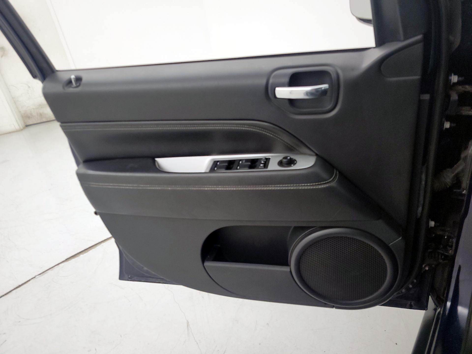 Thumbnail: 2016 Jeep Compass - 12