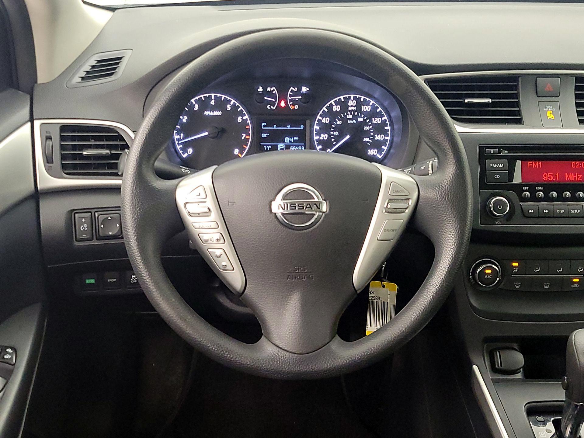 Thumbnail: 2016 Nissan Sentra - 10