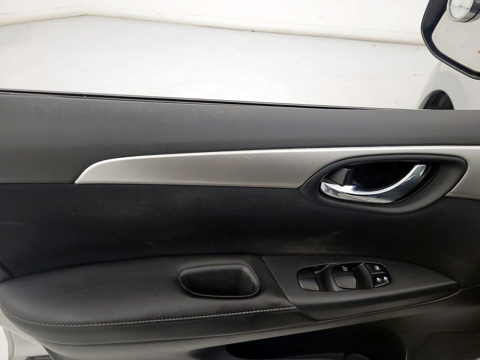 Thumbnail: 2016 Nissan Sentra - 12