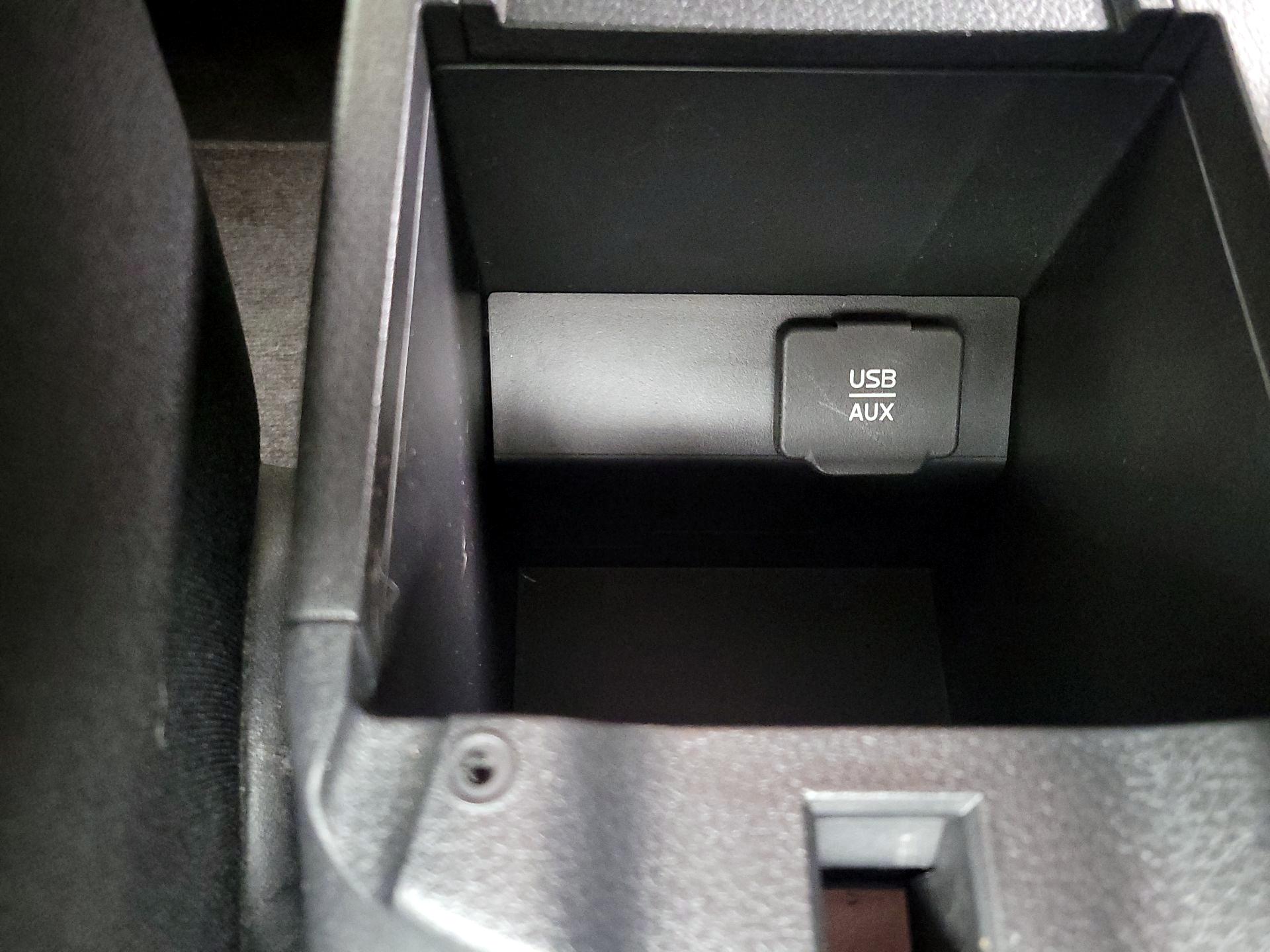 Thumbnail: 2016 Nissan Sentra - 17