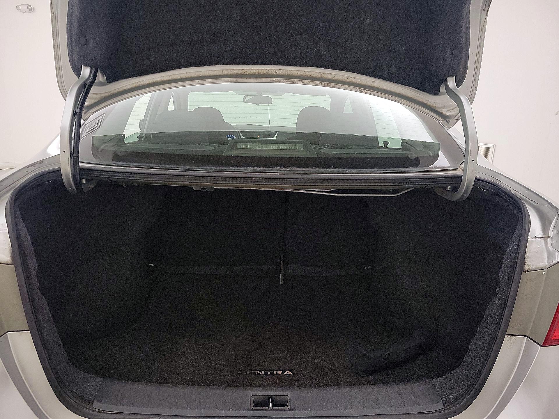 Thumbnail: 2016 Nissan Sentra - 19