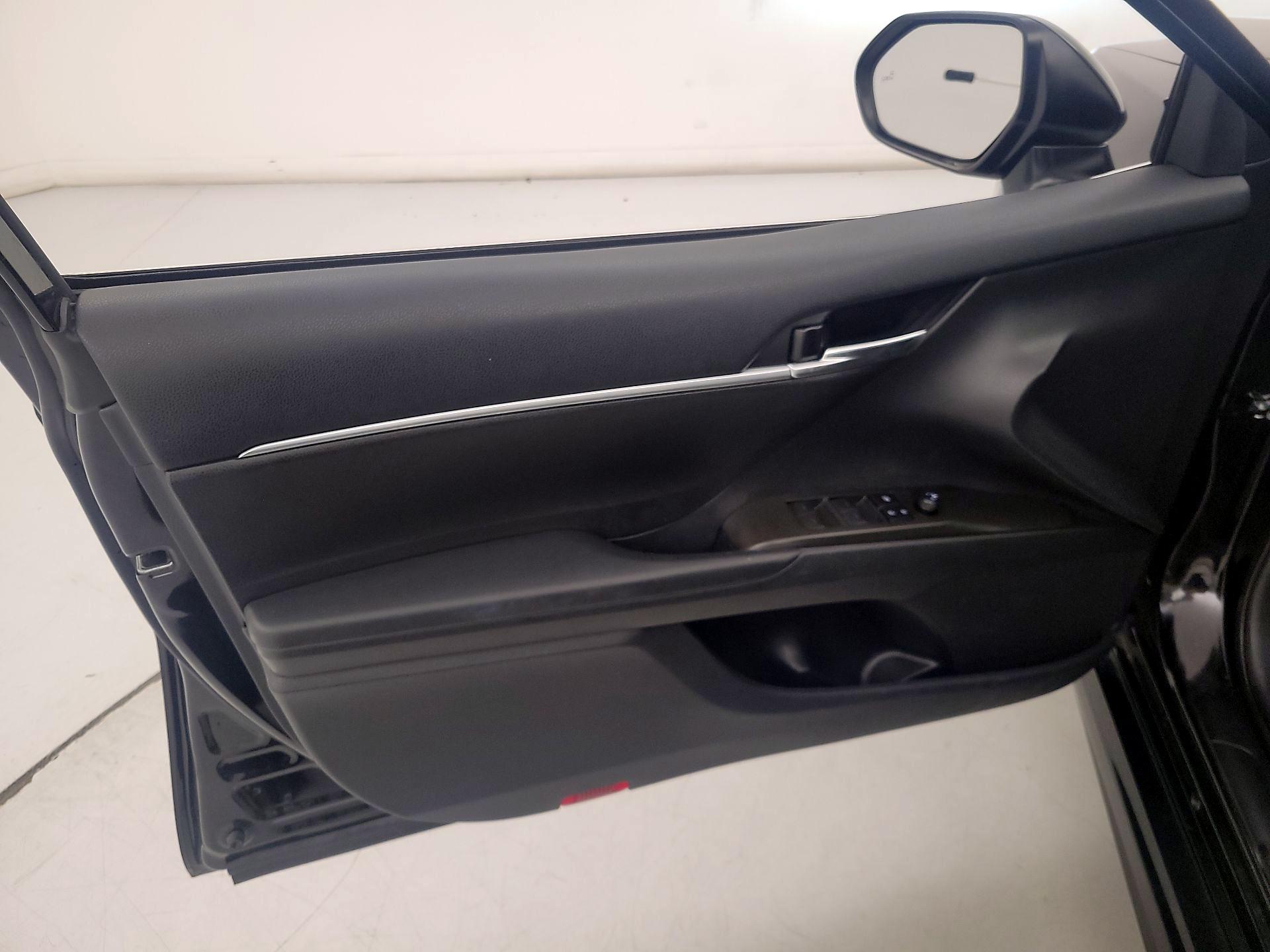 Thumbnail: 2021 Toyota Camry - 11