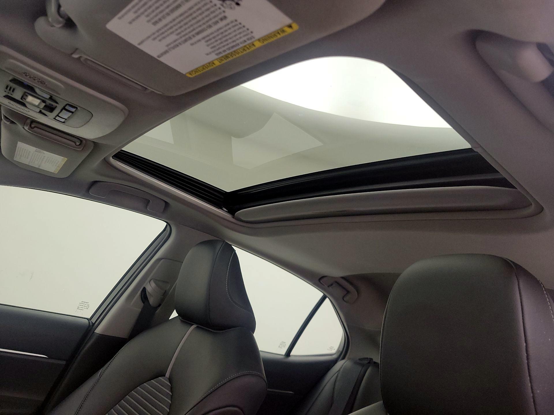 Thumbnail: 2021 Toyota Camry - 19