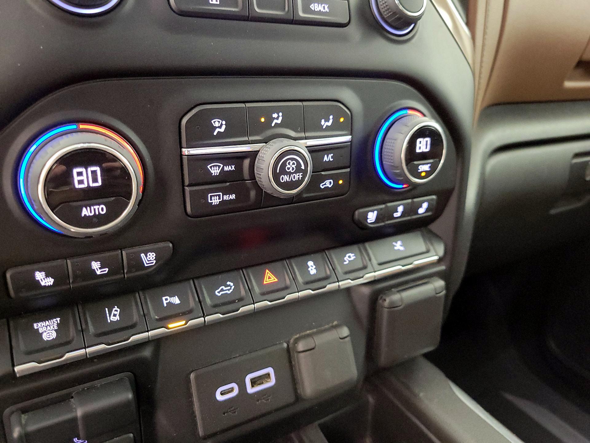 Thumbnail: 2022 Chevrolet Silverado 3500 - 17