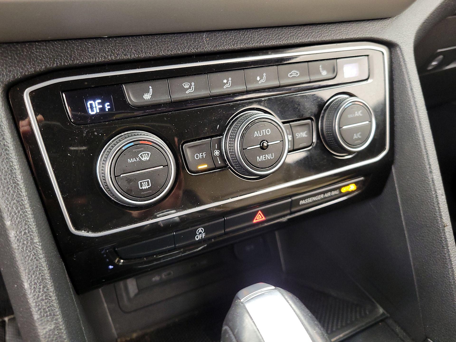 Thumbnail: 2022 Volkswagen Atlas - 16