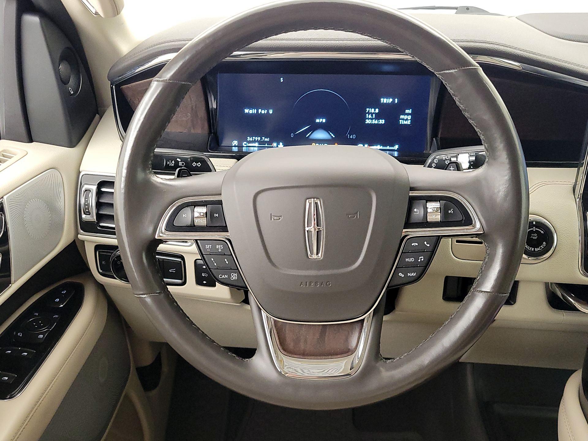 Thumbnail: 2019 Lincoln Navigator L - 10