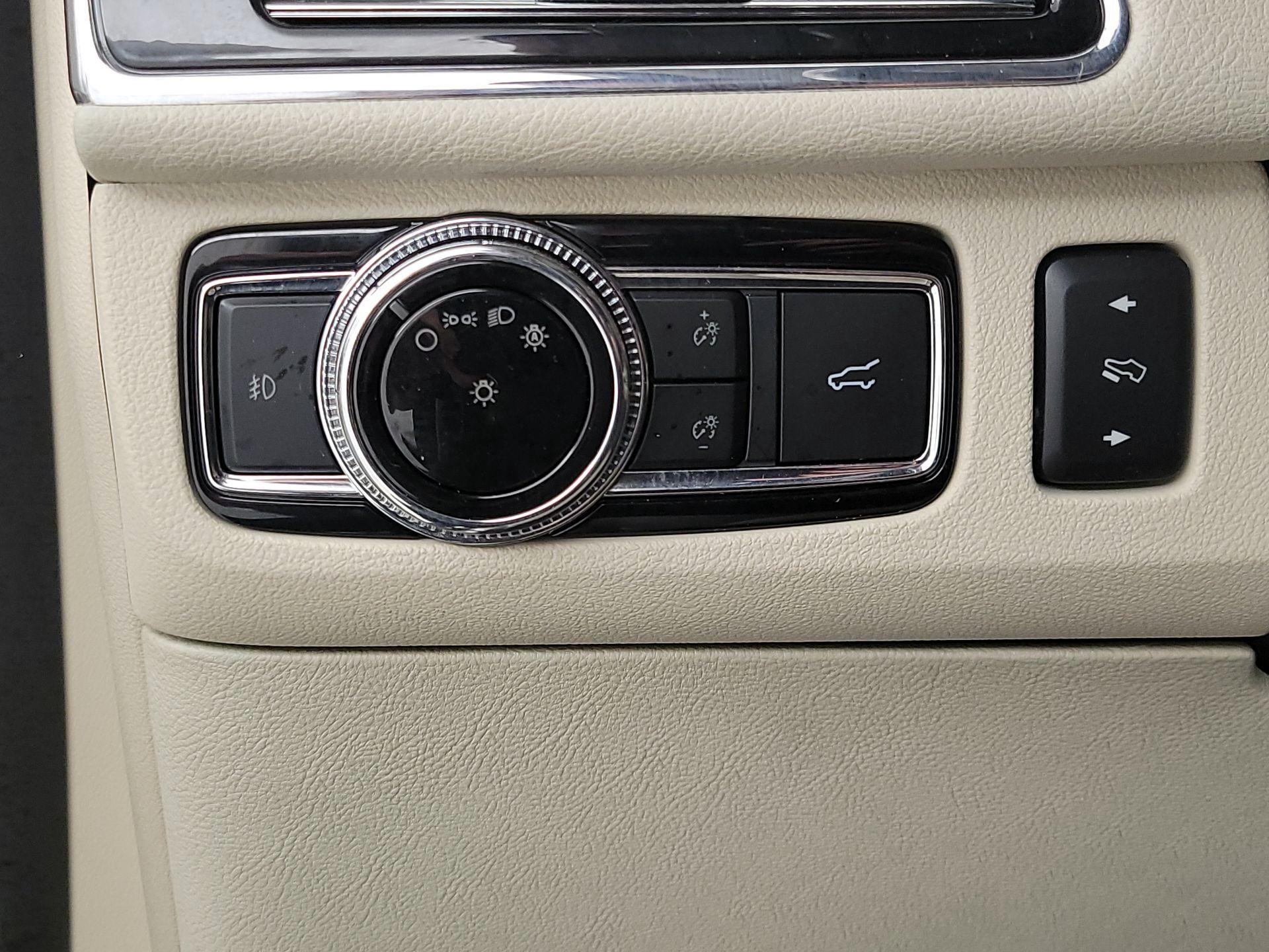 Thumbnail: 2019 Lincoln Navigator L - 13