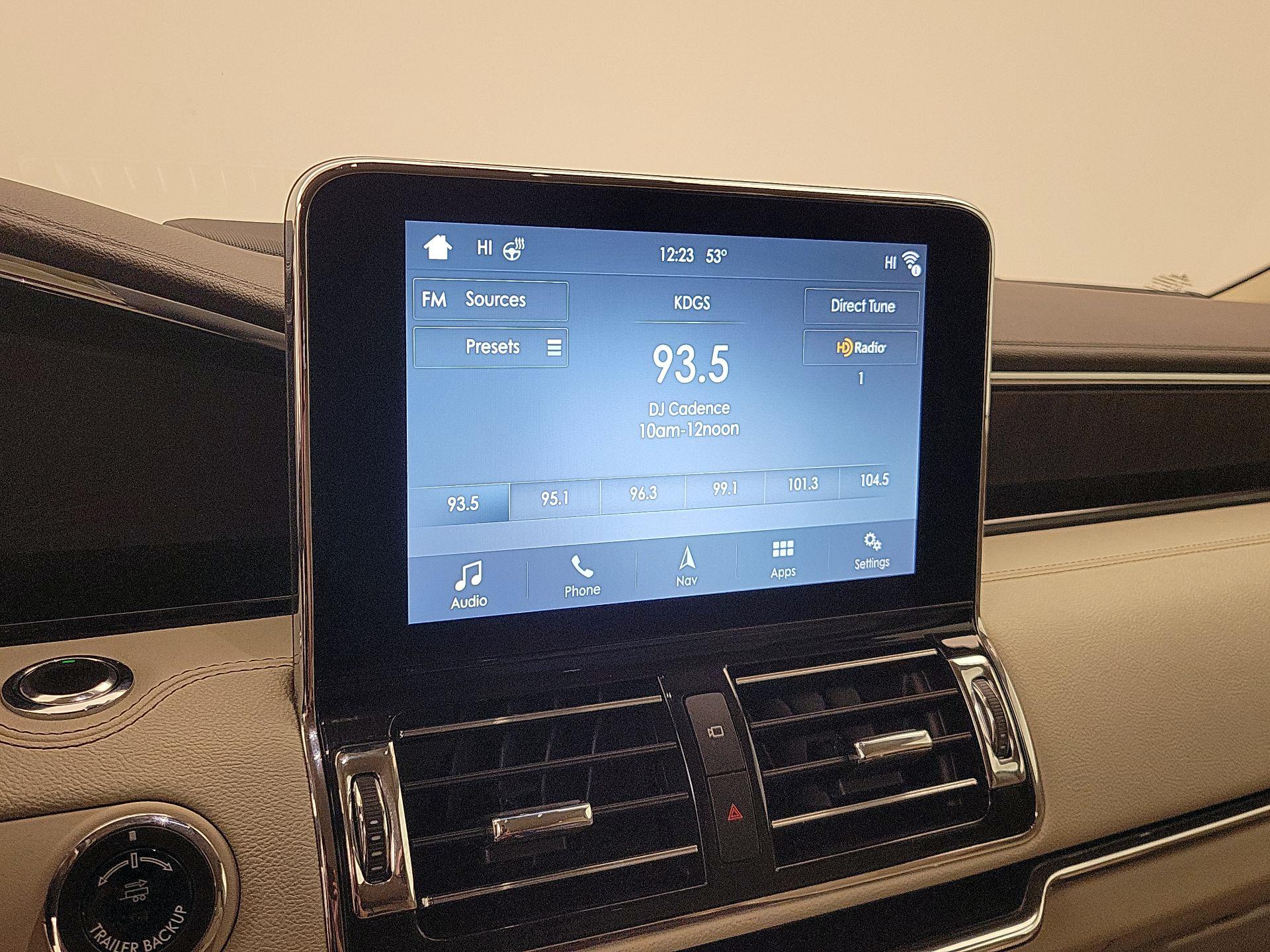 Thumbnail: 2019 Lincoln Navigator L - 16