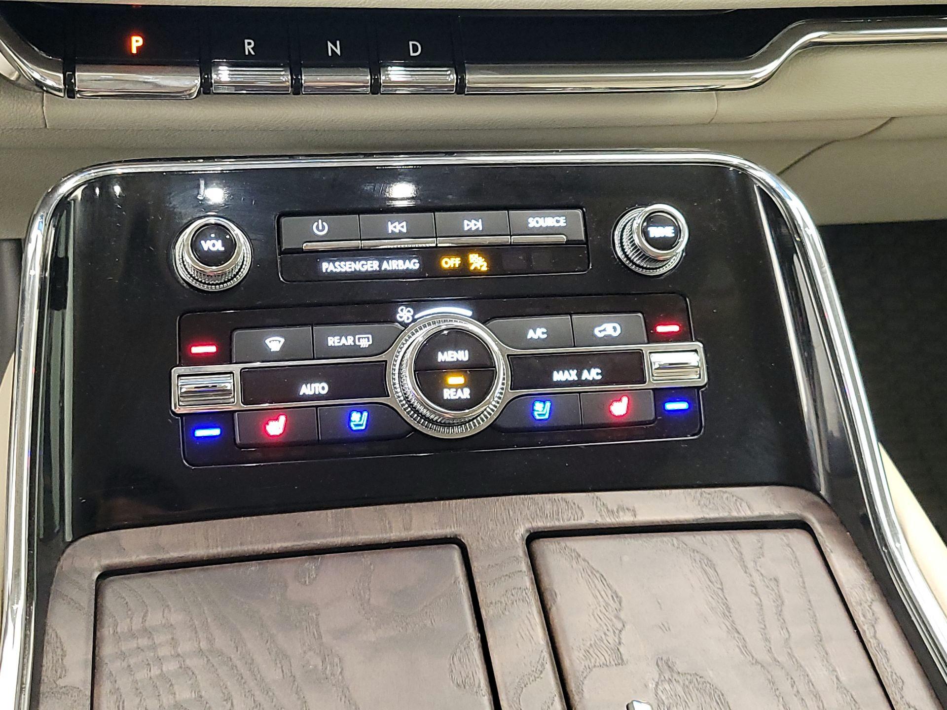 Thumbnail: 2019 Lincoln Navigator L - 17