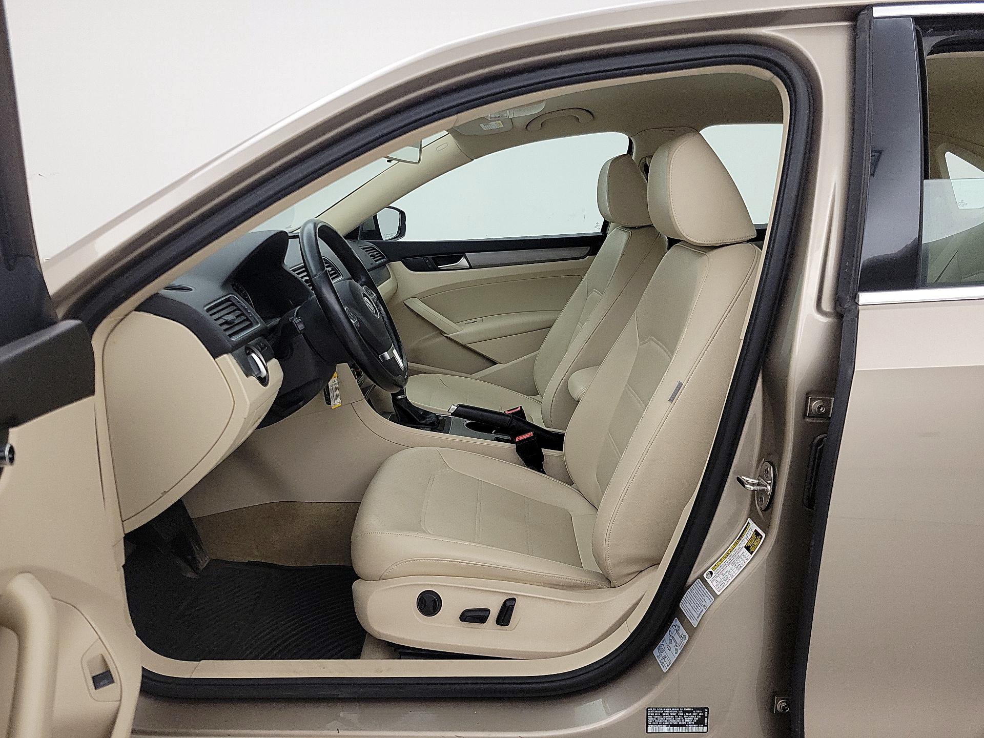 Thumbnail: 2015 Volkswagen Passat - 11