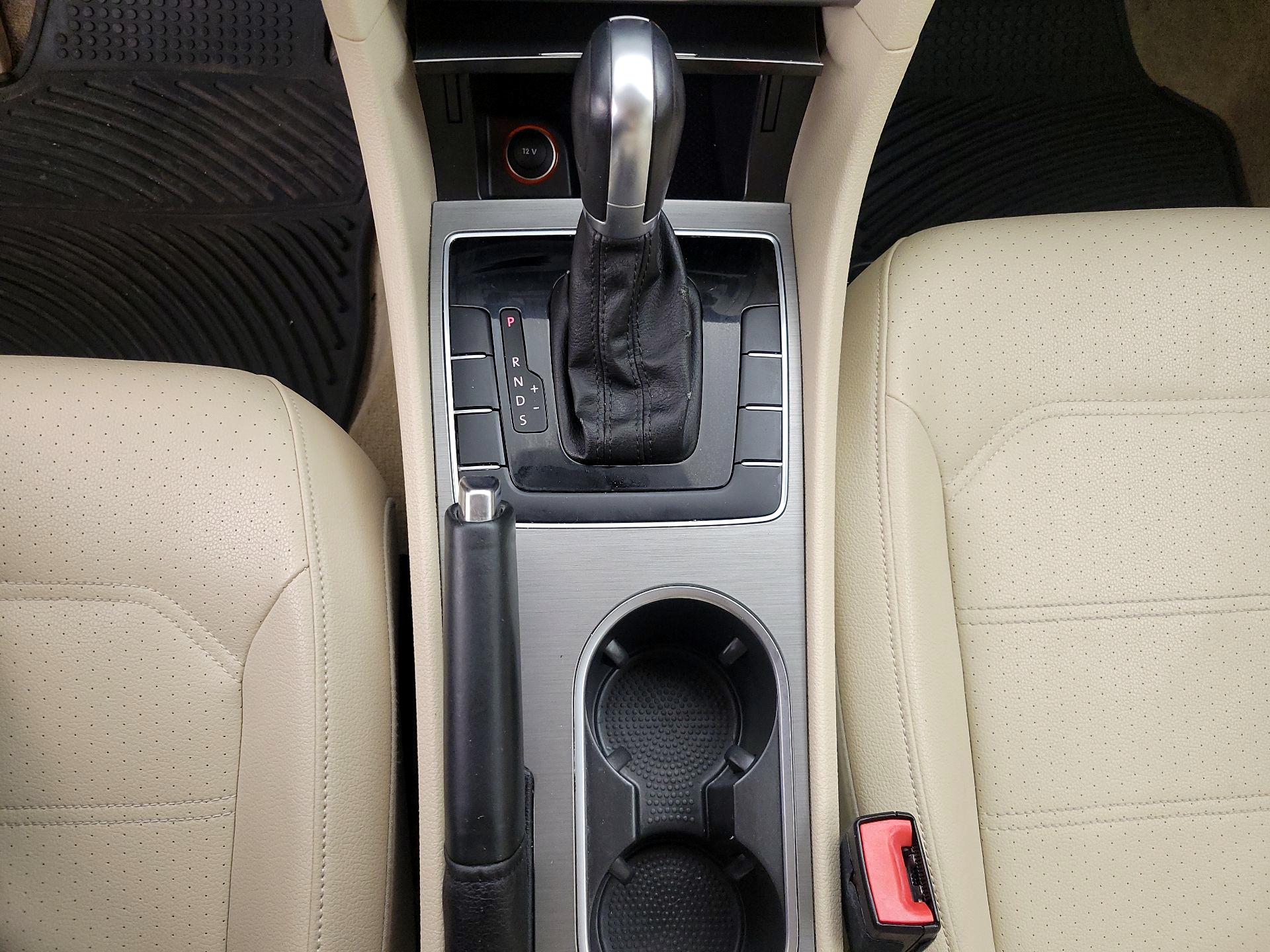 Thumbnail: 2015 Volkswagen Passat - 17