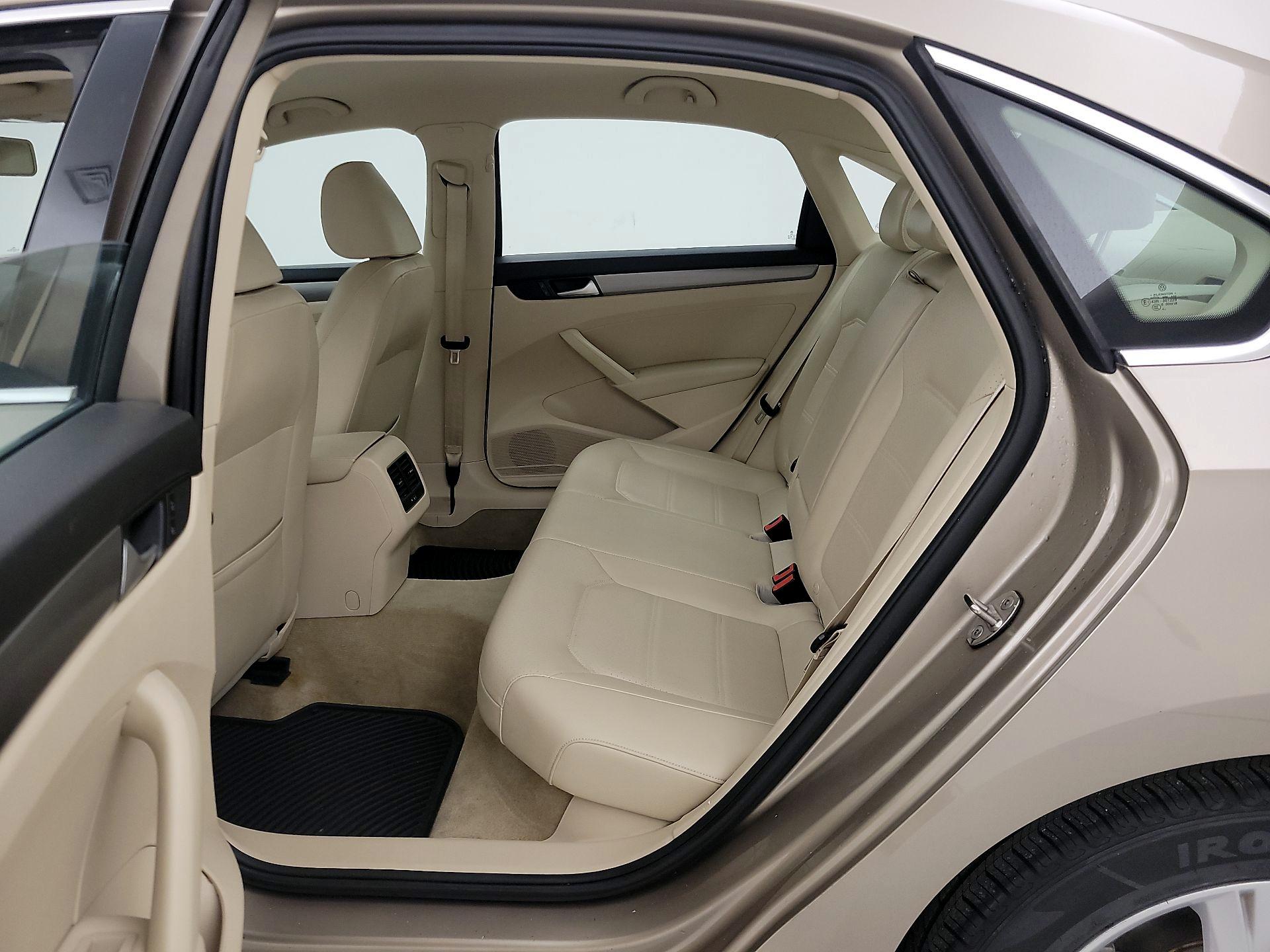 Thumbnail: 2015 Volkswagen Passat - 19