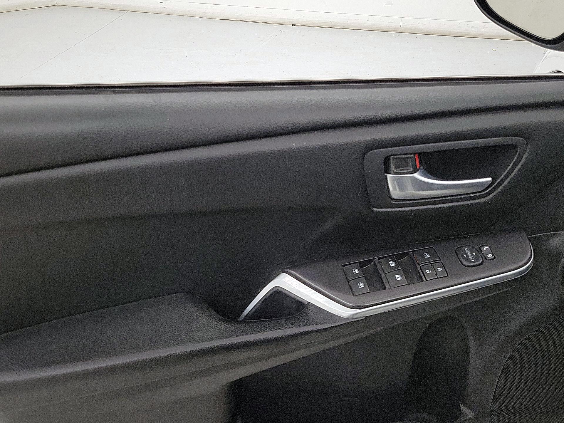 Thumbnail: 2015 Toyota Camry - 12