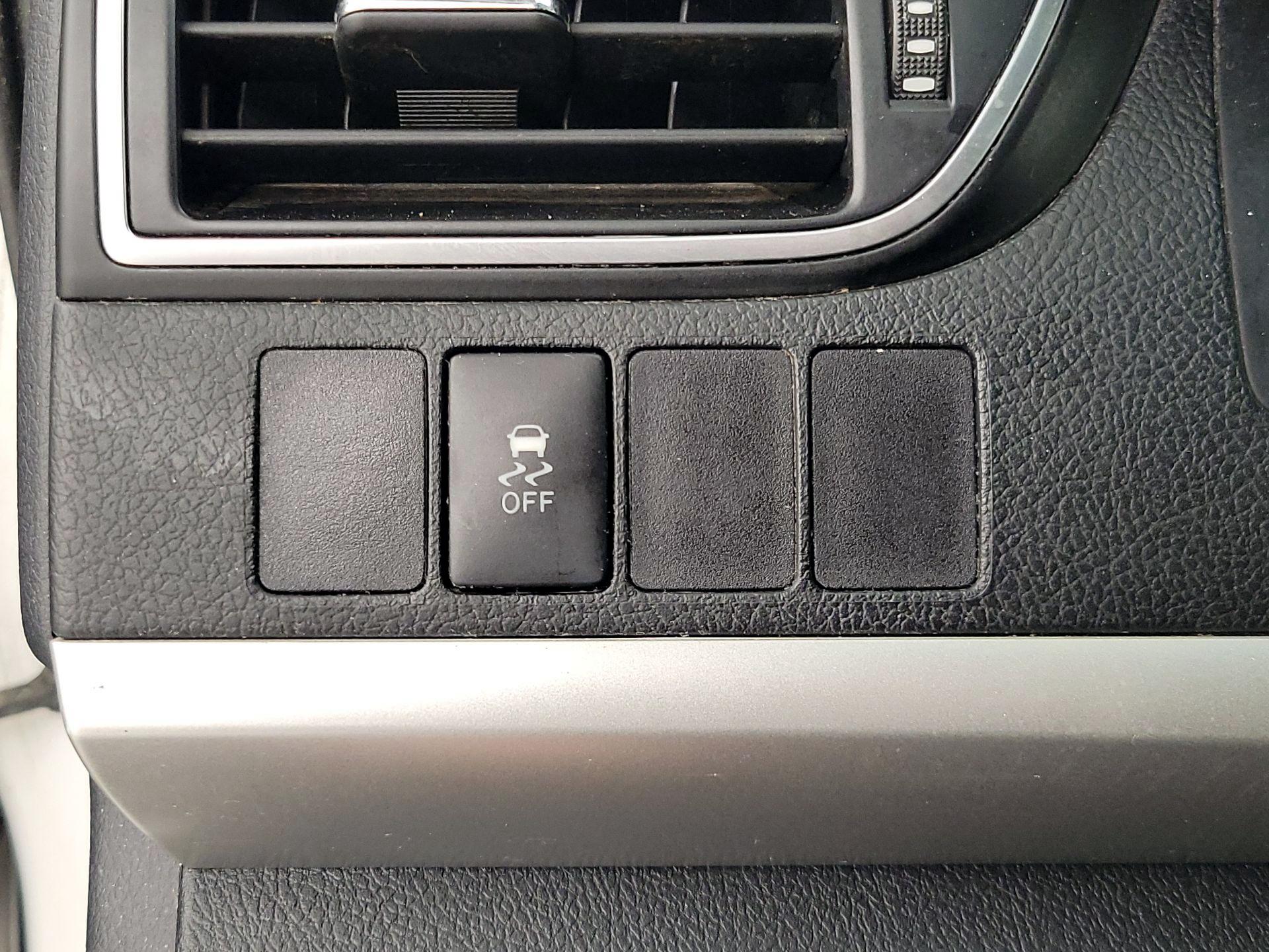 Thumbnail: 2015 Toyota Camry - 13