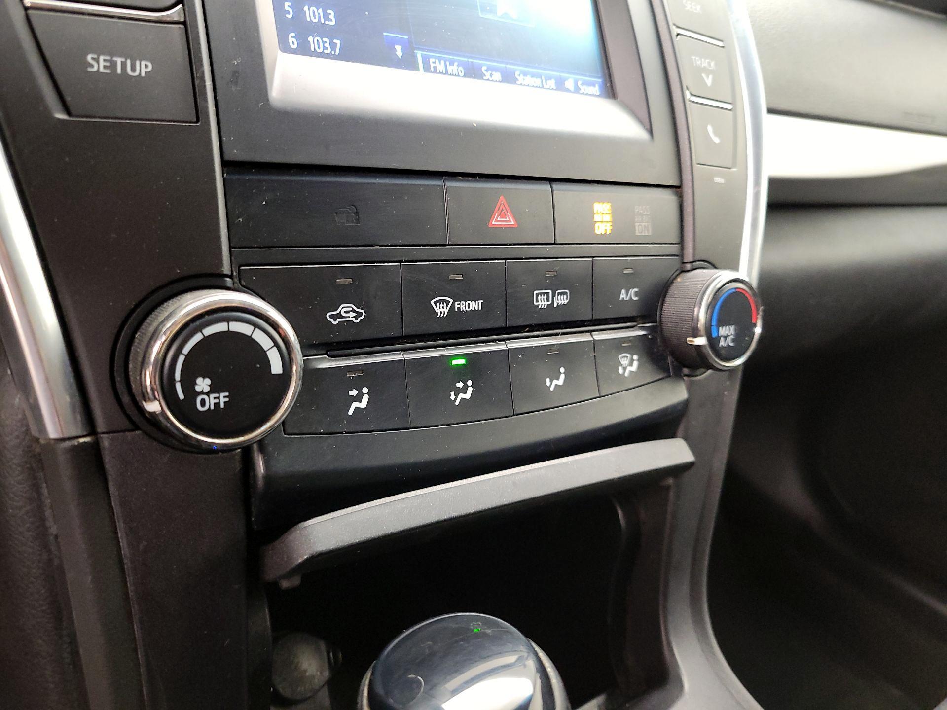 Thumbnail: 2015 Toyota Camry - 16