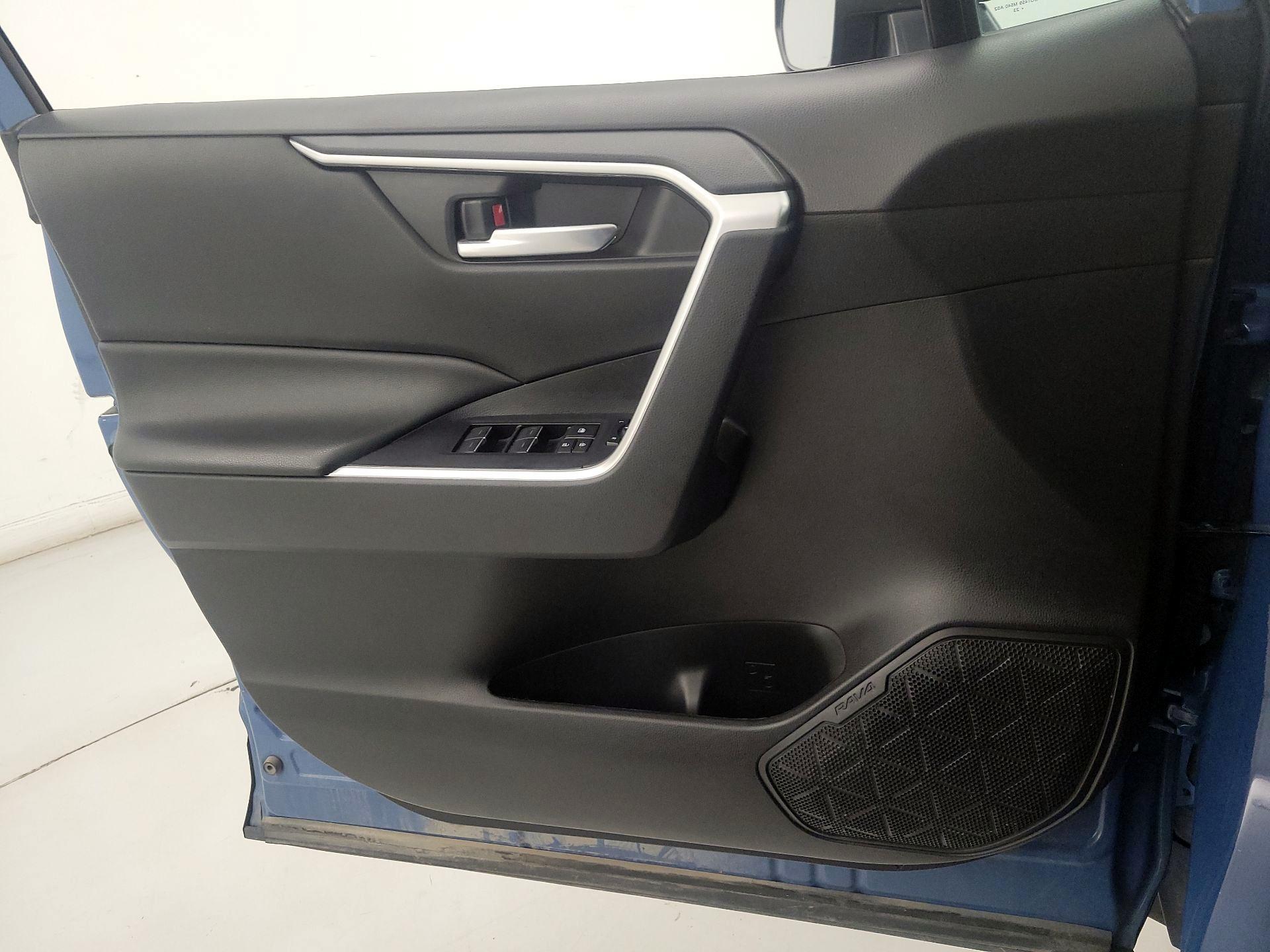 Thumbnail: 2023 Toyota RAV4 - 12