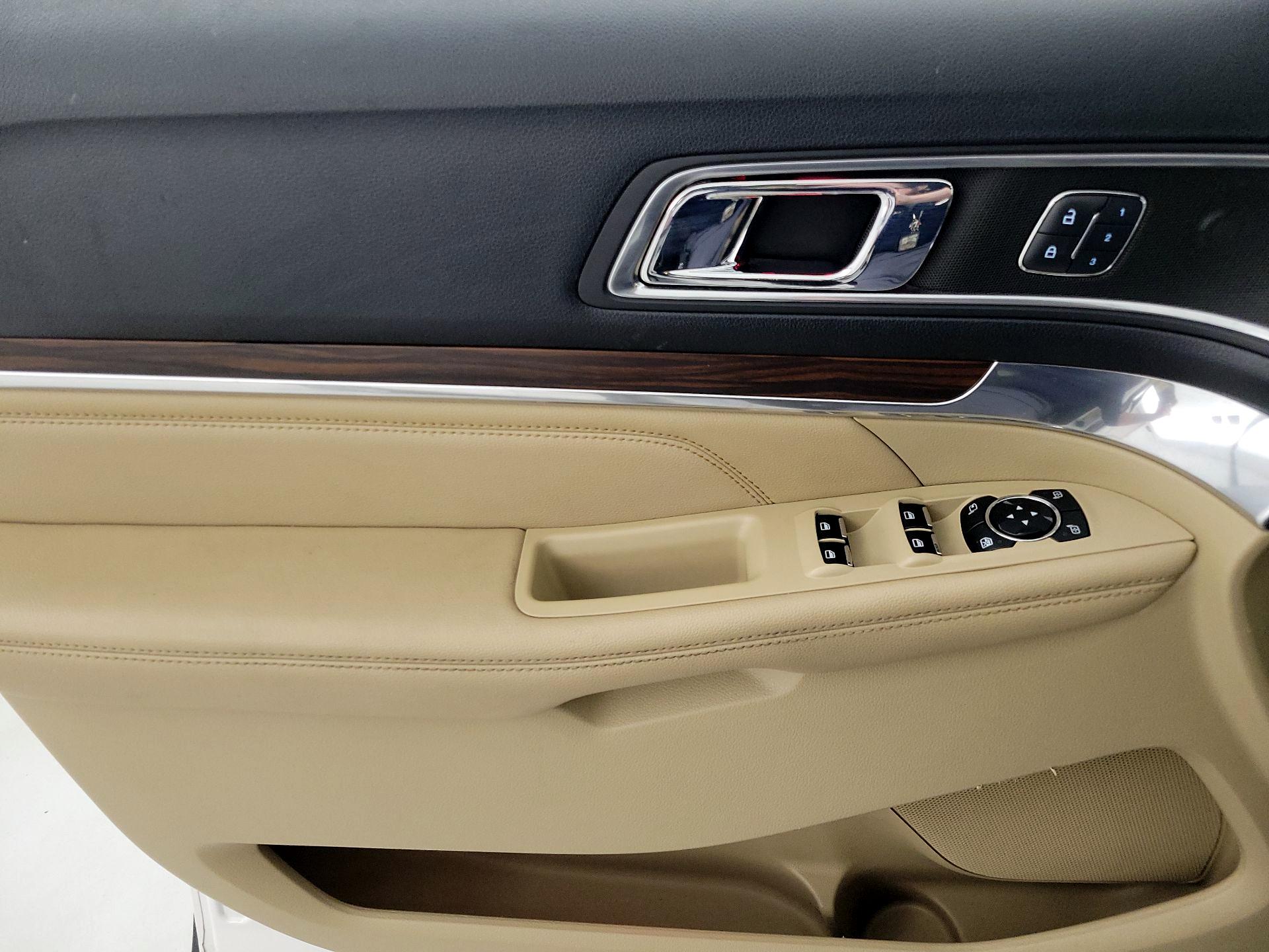 Thumbnail: 2016 Ford Explorer - 12