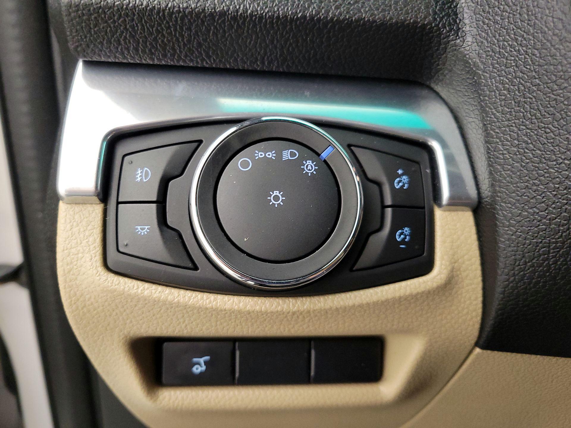 Thumbnail: 2016 Ford Explorer - 13