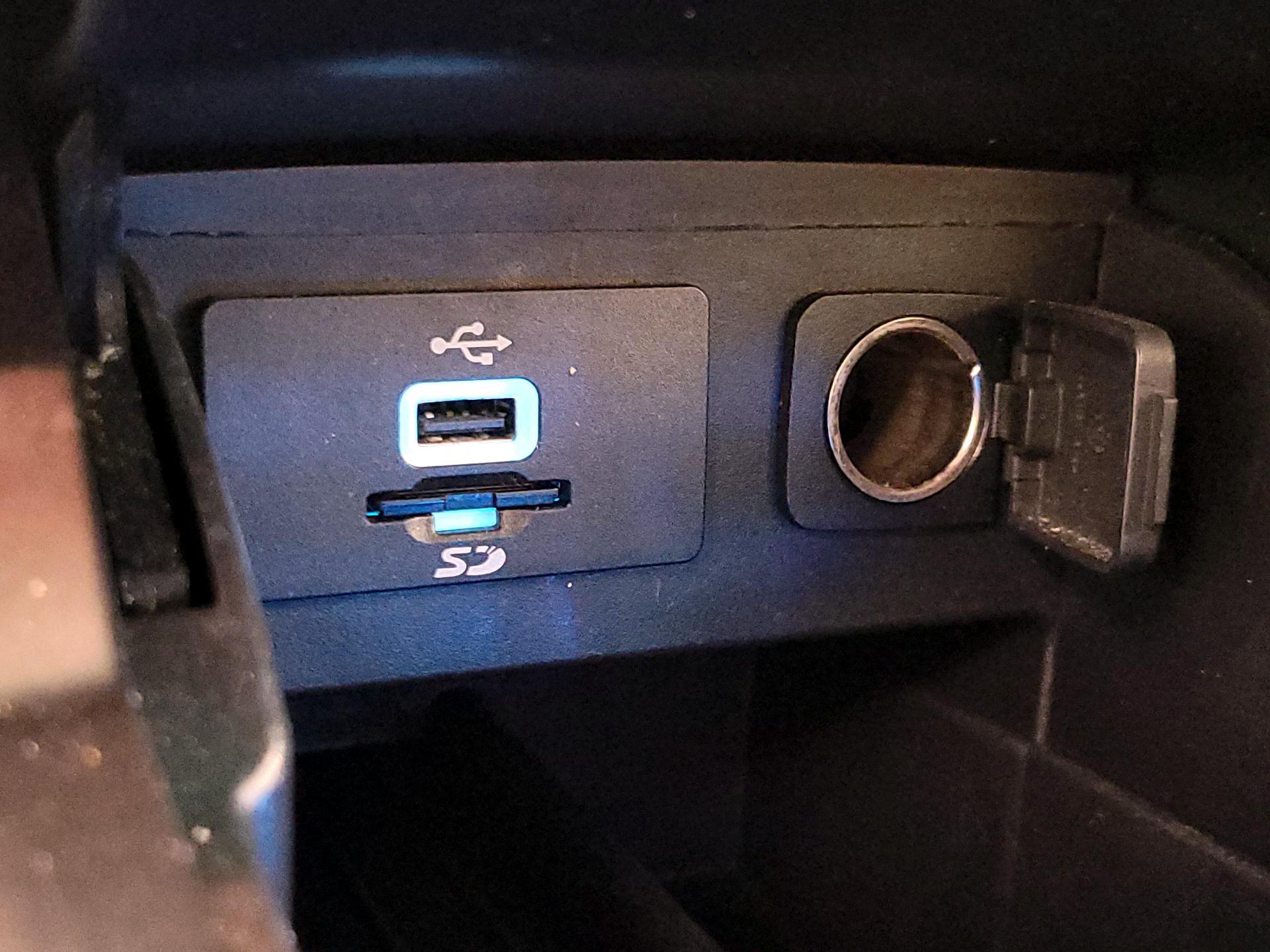 Thumbnail: 2016 Ford Explorer - 19