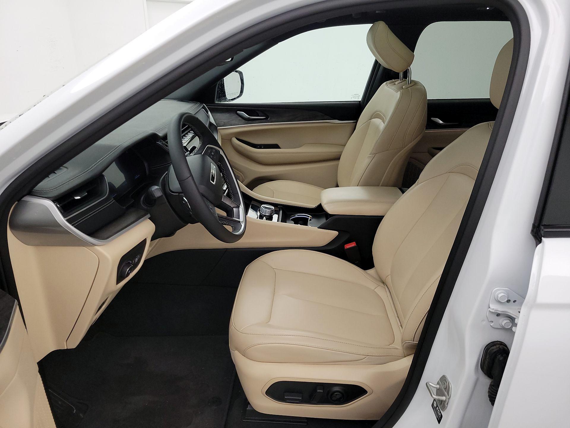 Thumbnail: 2024 Jeep Grand Cherokee - 11